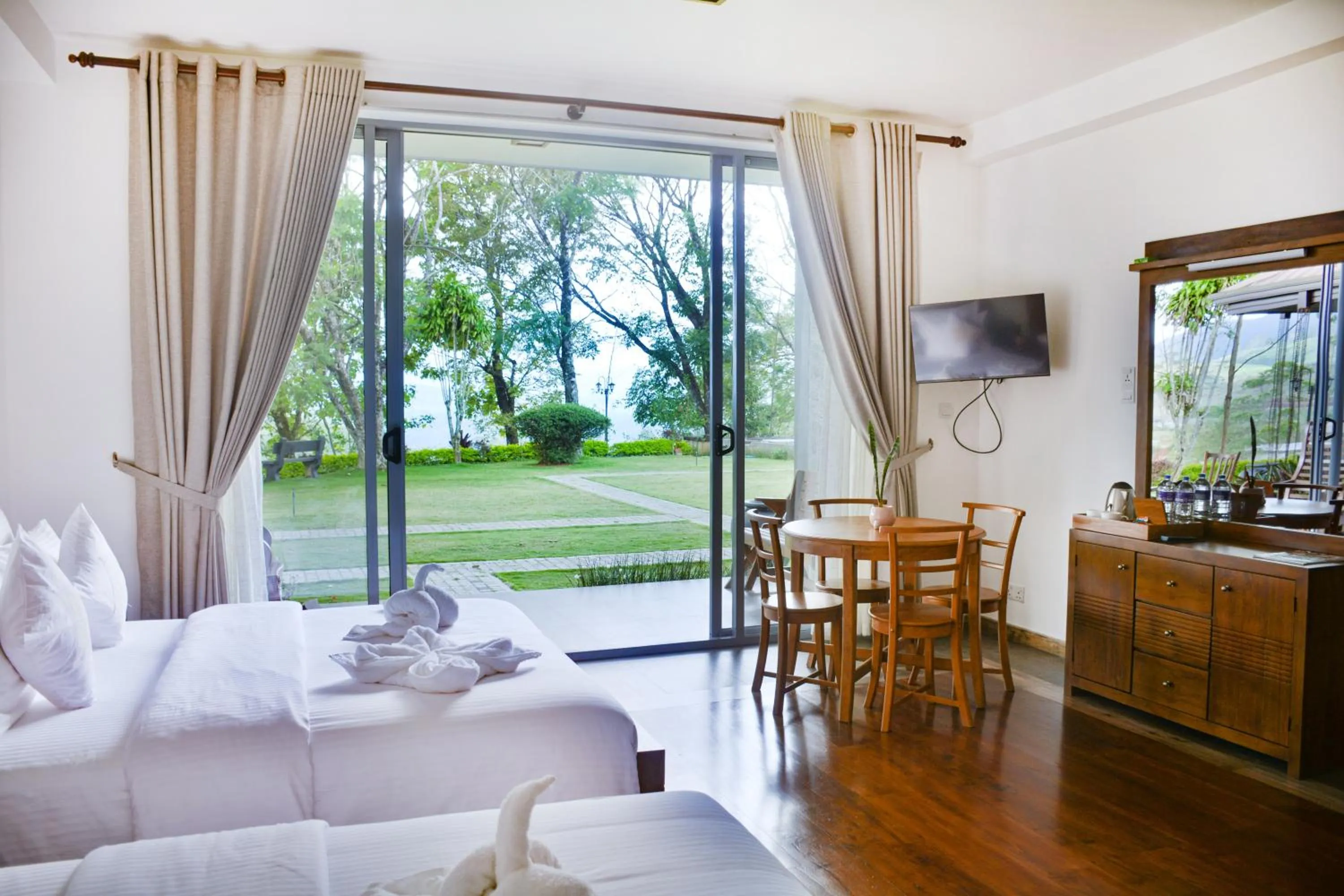 Bedroom, Bed in Grand Argyle Resort
