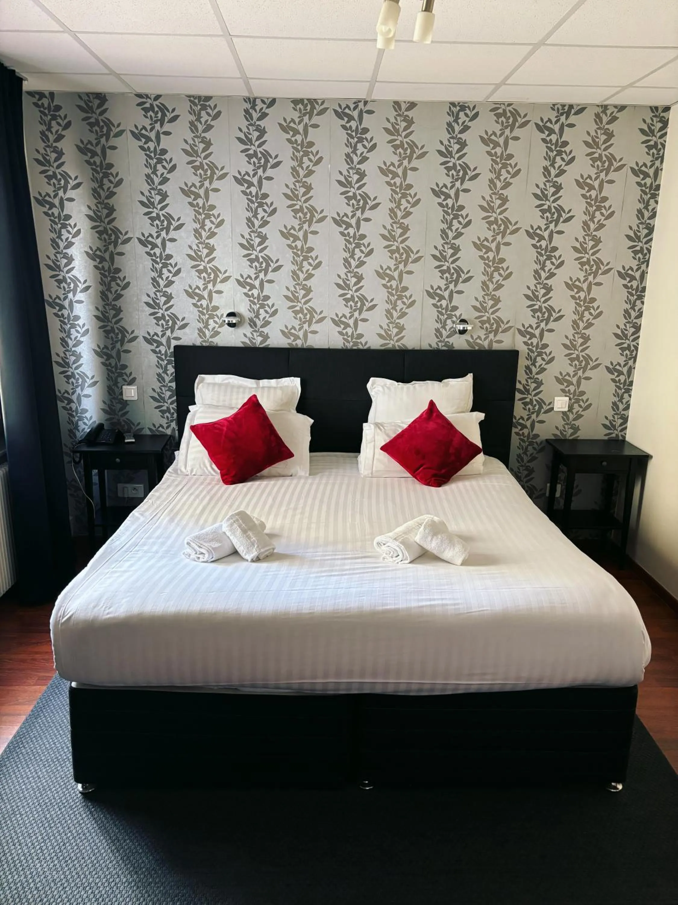 Bed in Hotel Le Divona "au coeur de Divonne"