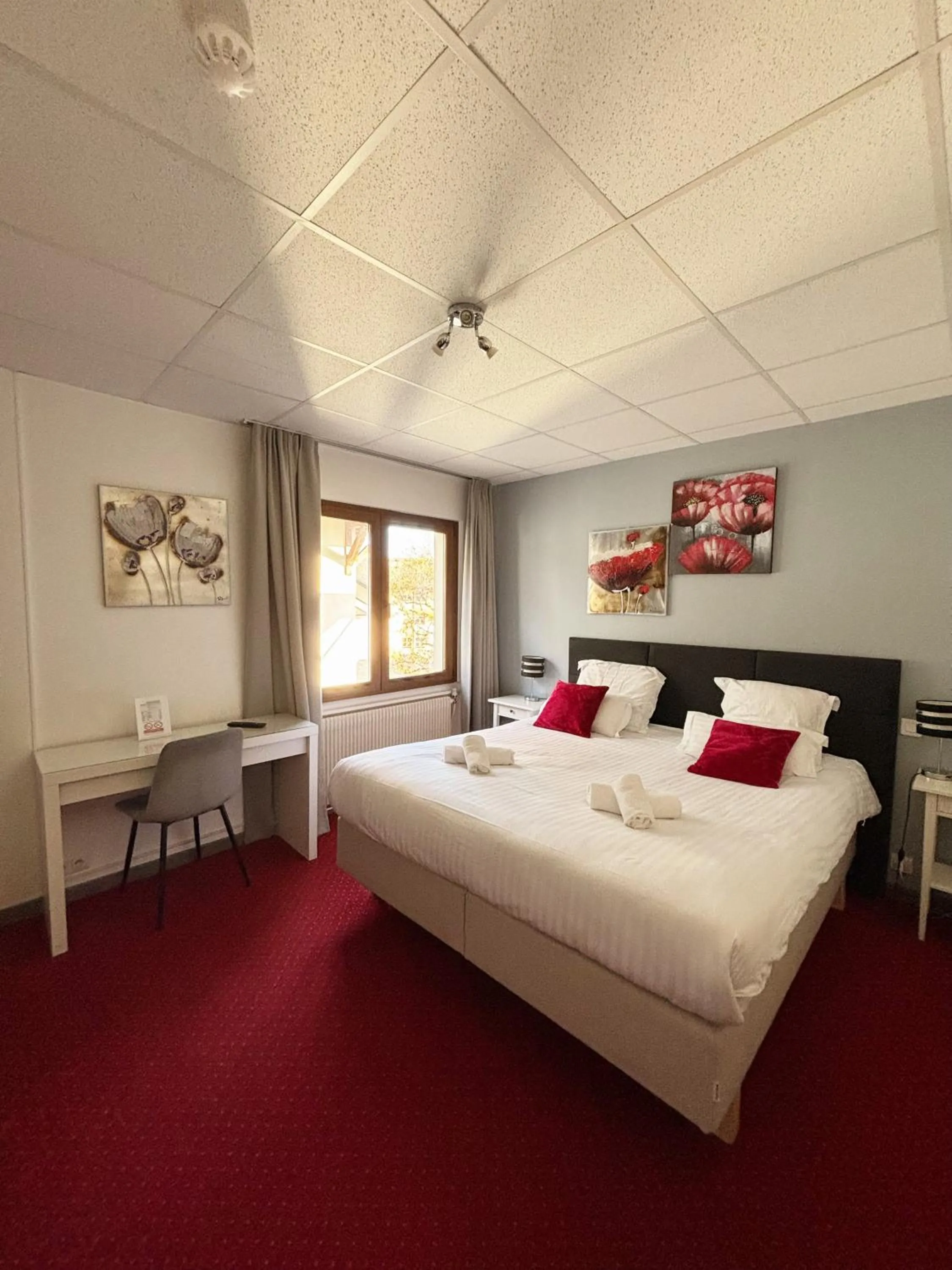 Bedroom, Bed in Hotel Le Divona "au coeur de Divonne"