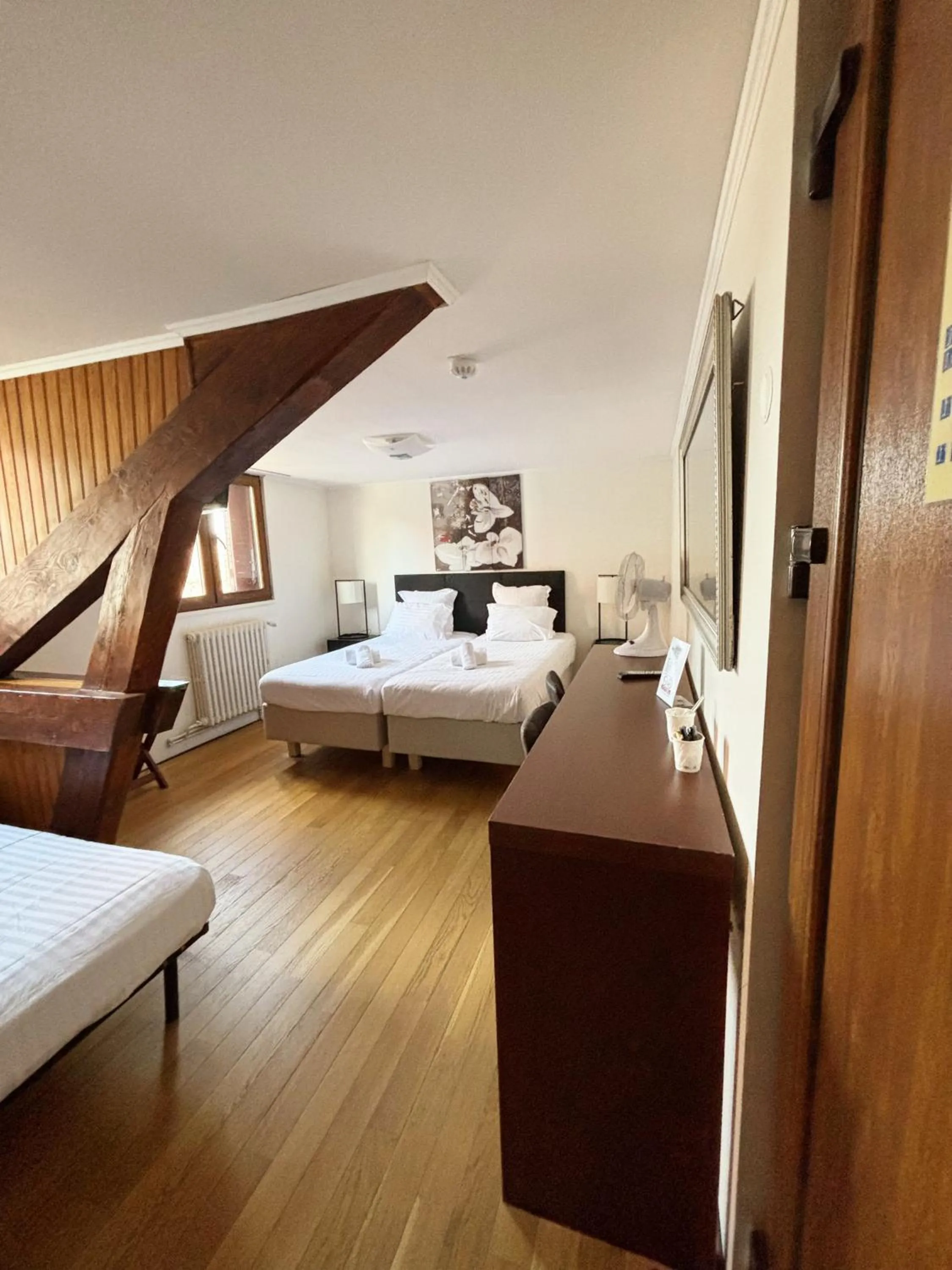 Bed in Hotel Le Divona "au coeur de Divonne"