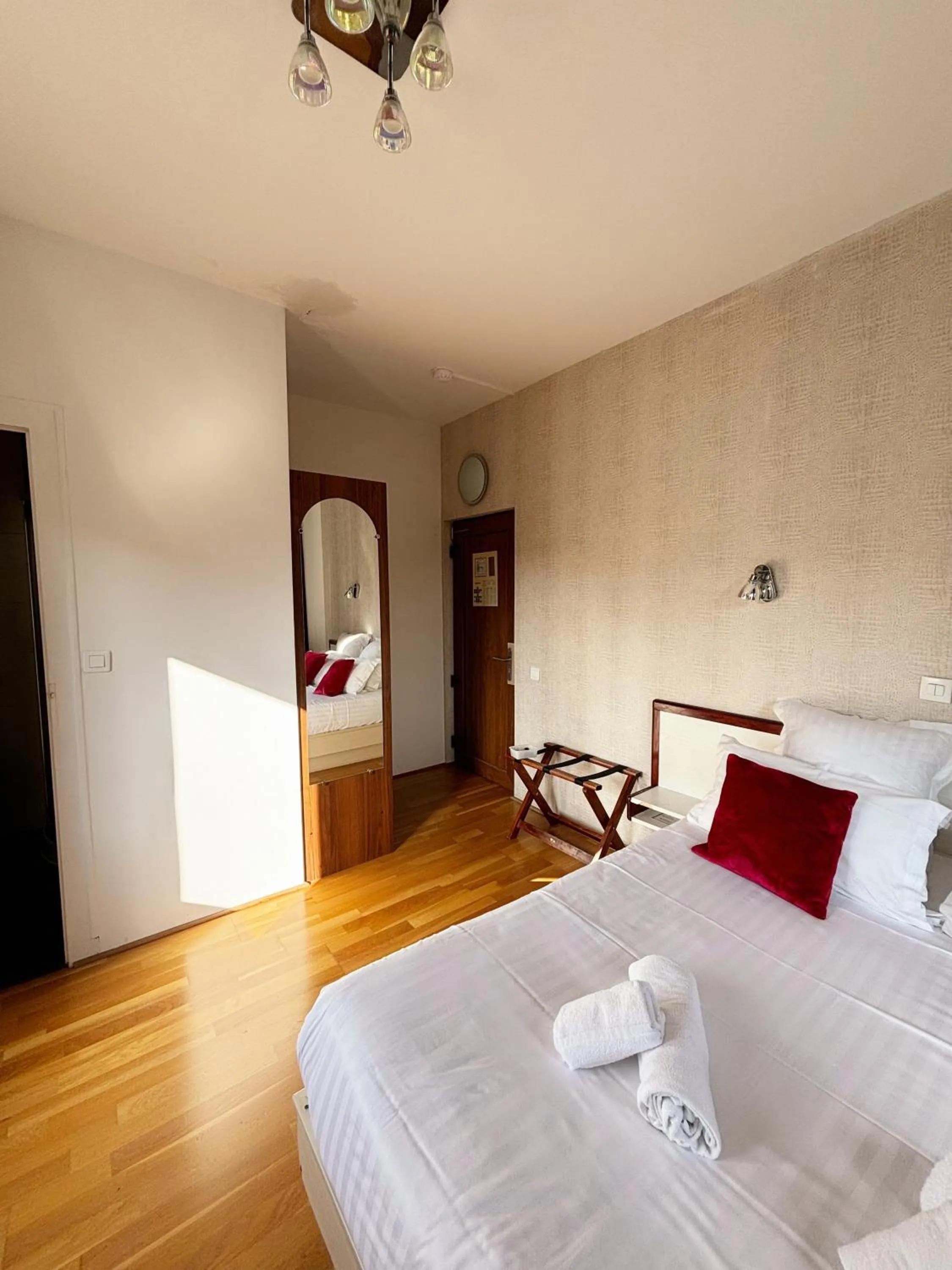 Bed in Hotel Le Divona "au coeur de Divonne"