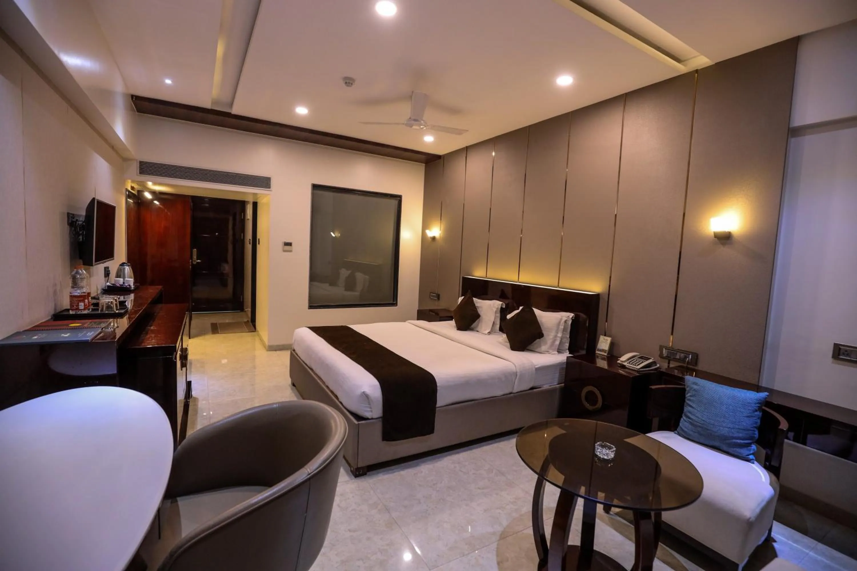 Bedroom, Bed in Hotel Atithi, Aurangabad