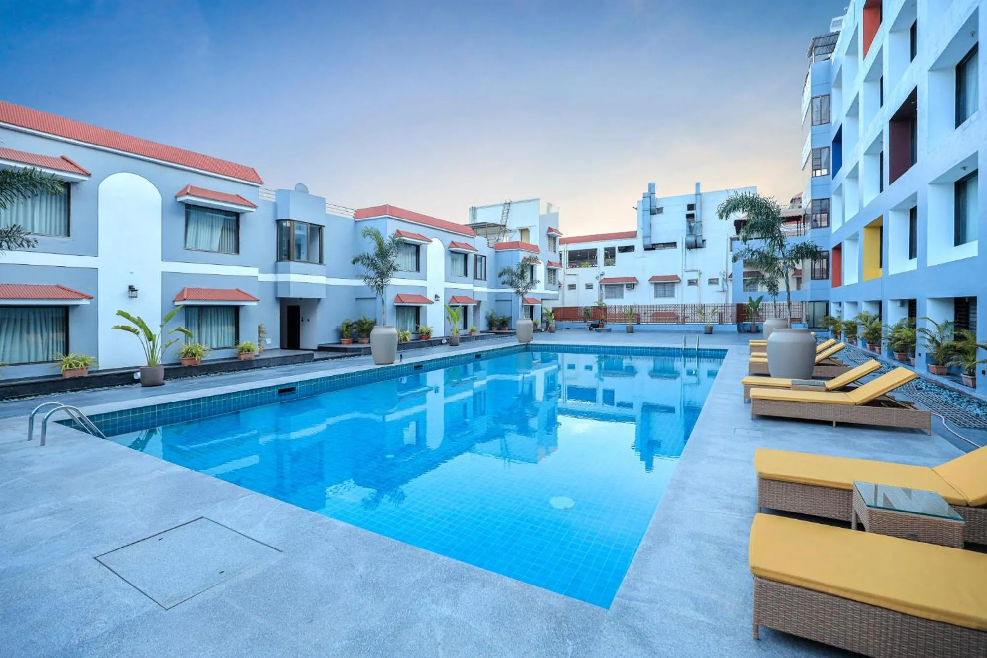 Swimming pool in Hotel Atithi, Aurangabad