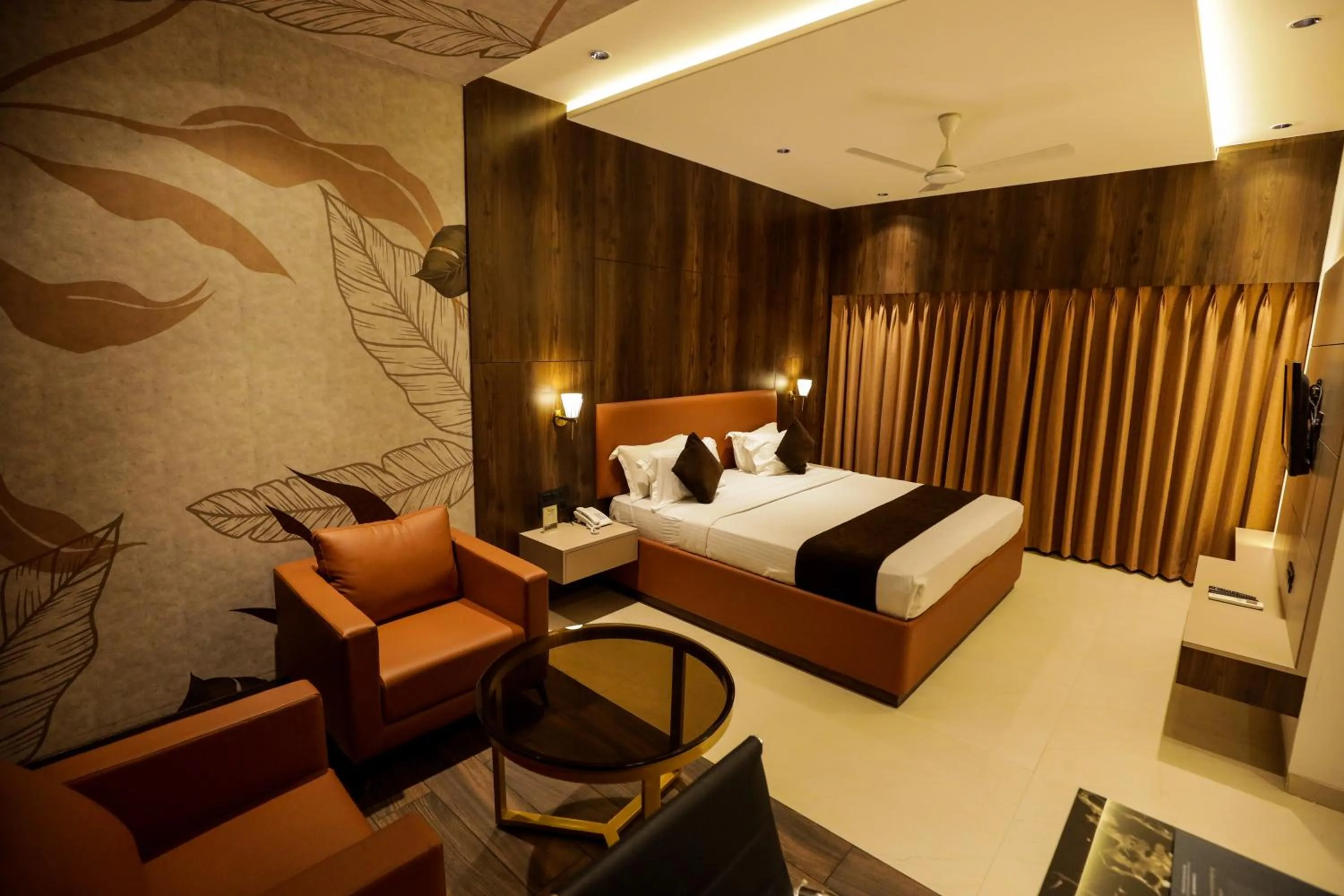 Bedroom, Bed in Hotel Atithi, Aurangabad