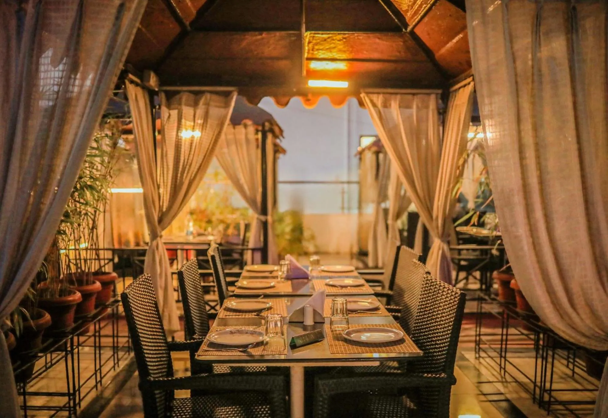 Dining area in Hotel Atithi, Aurangabad