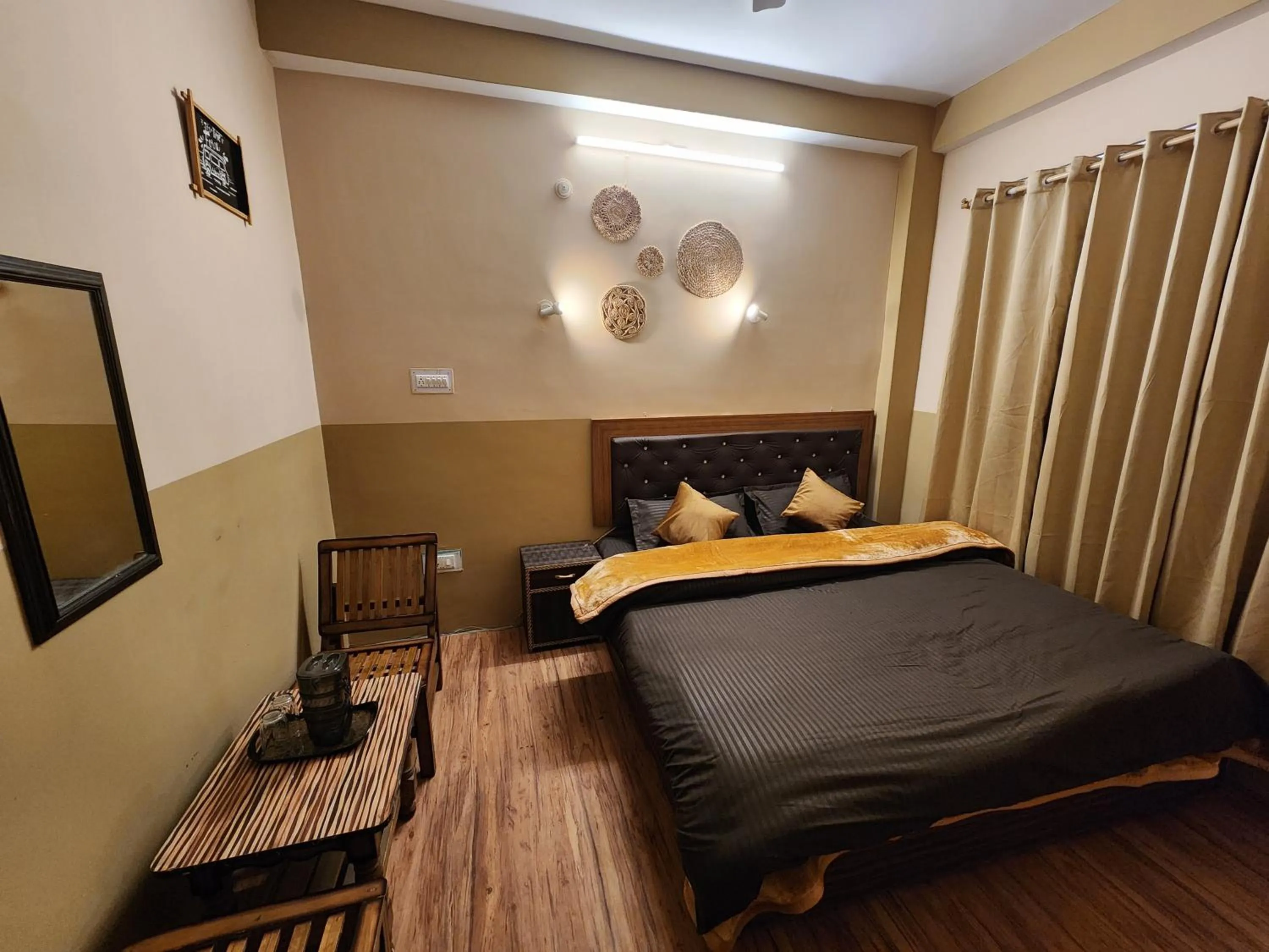 Communal lounge/ TV room in Woodzo Kasol