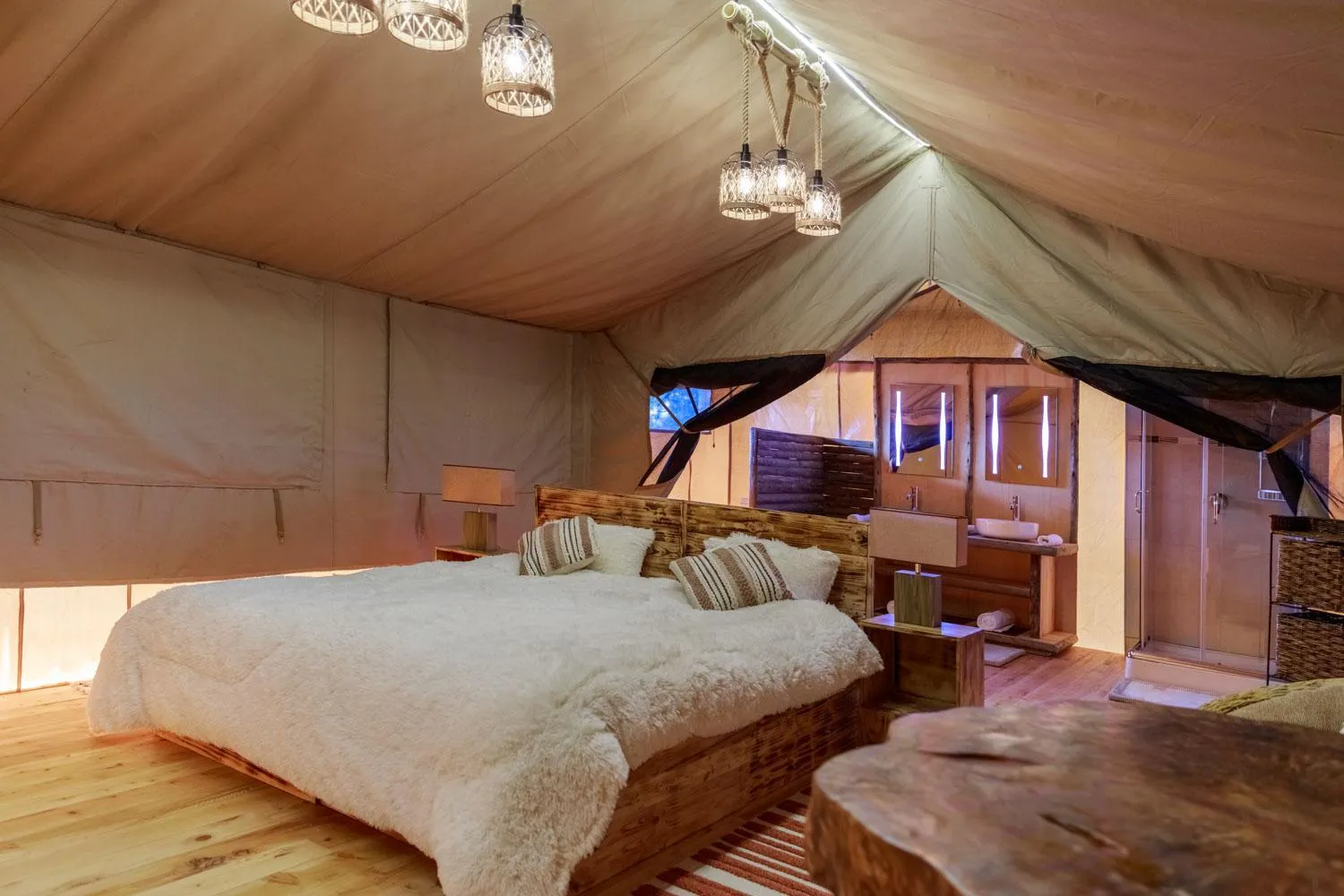 Bed in Glamping Kenya Mount Kenya Lodge Nanyuki