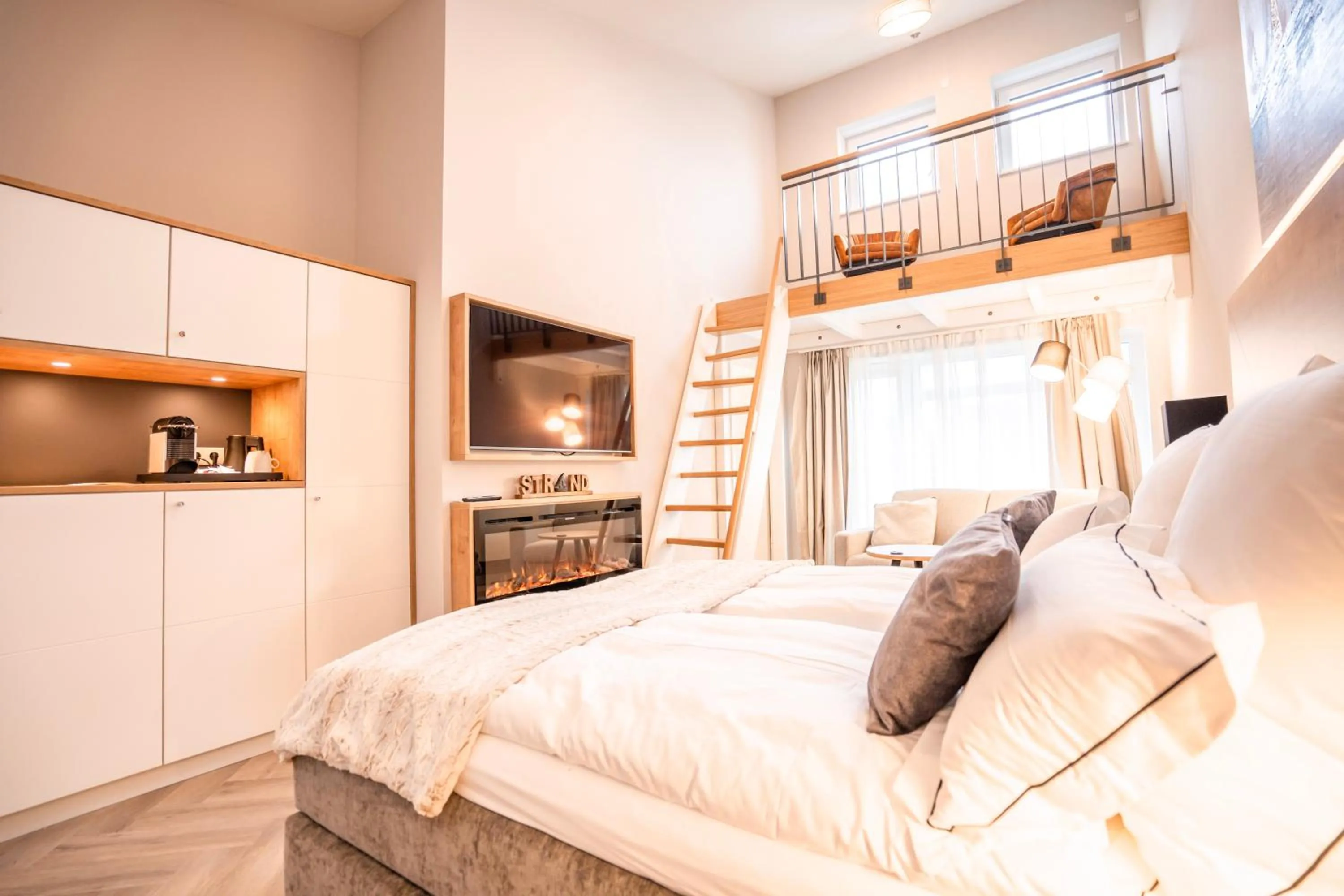 Bed in Hotel MeerZeiten inklusive externer Schwimmbad- & Saunanutzung