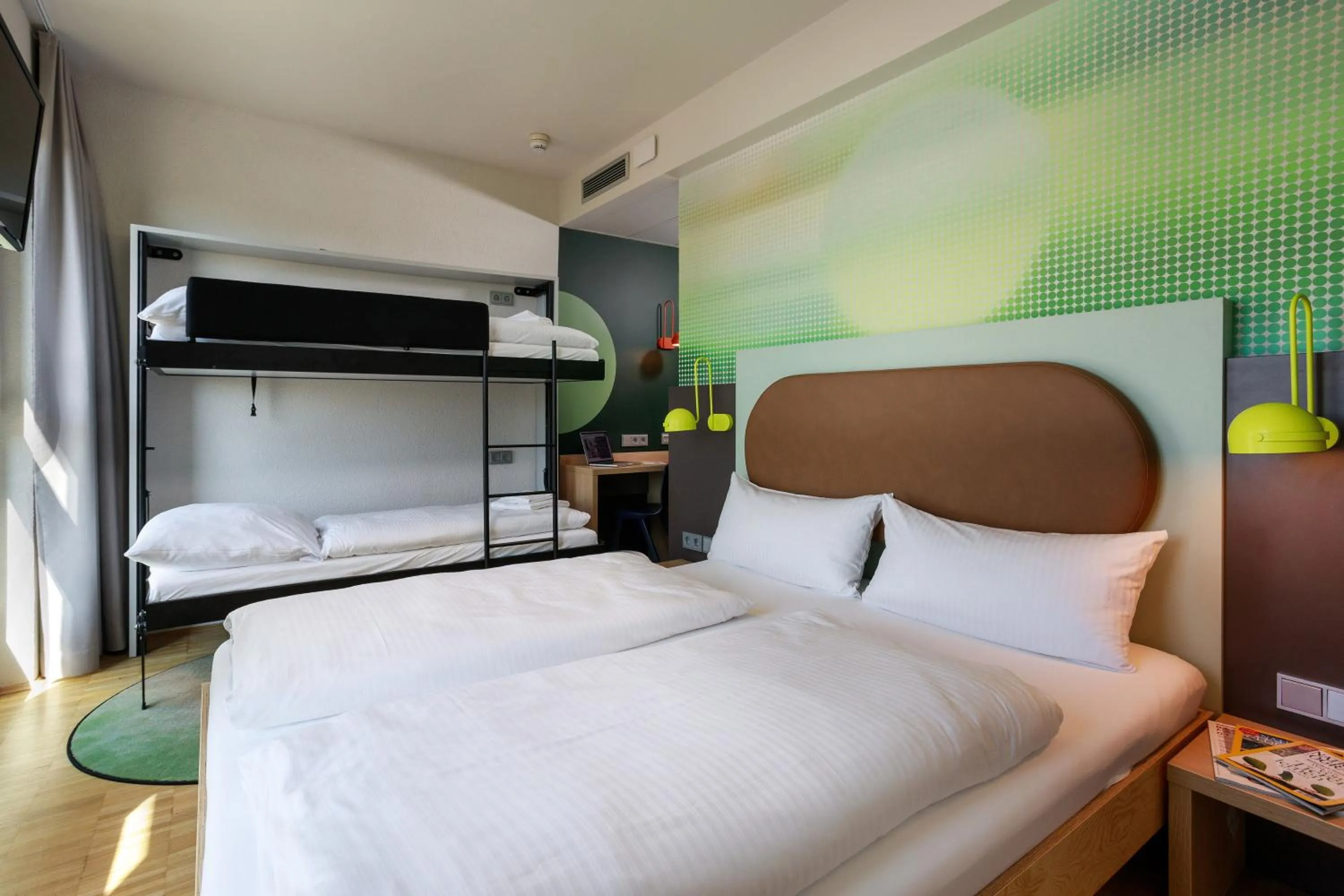 Family, Bed in LyvInn Hotel Frankfurt