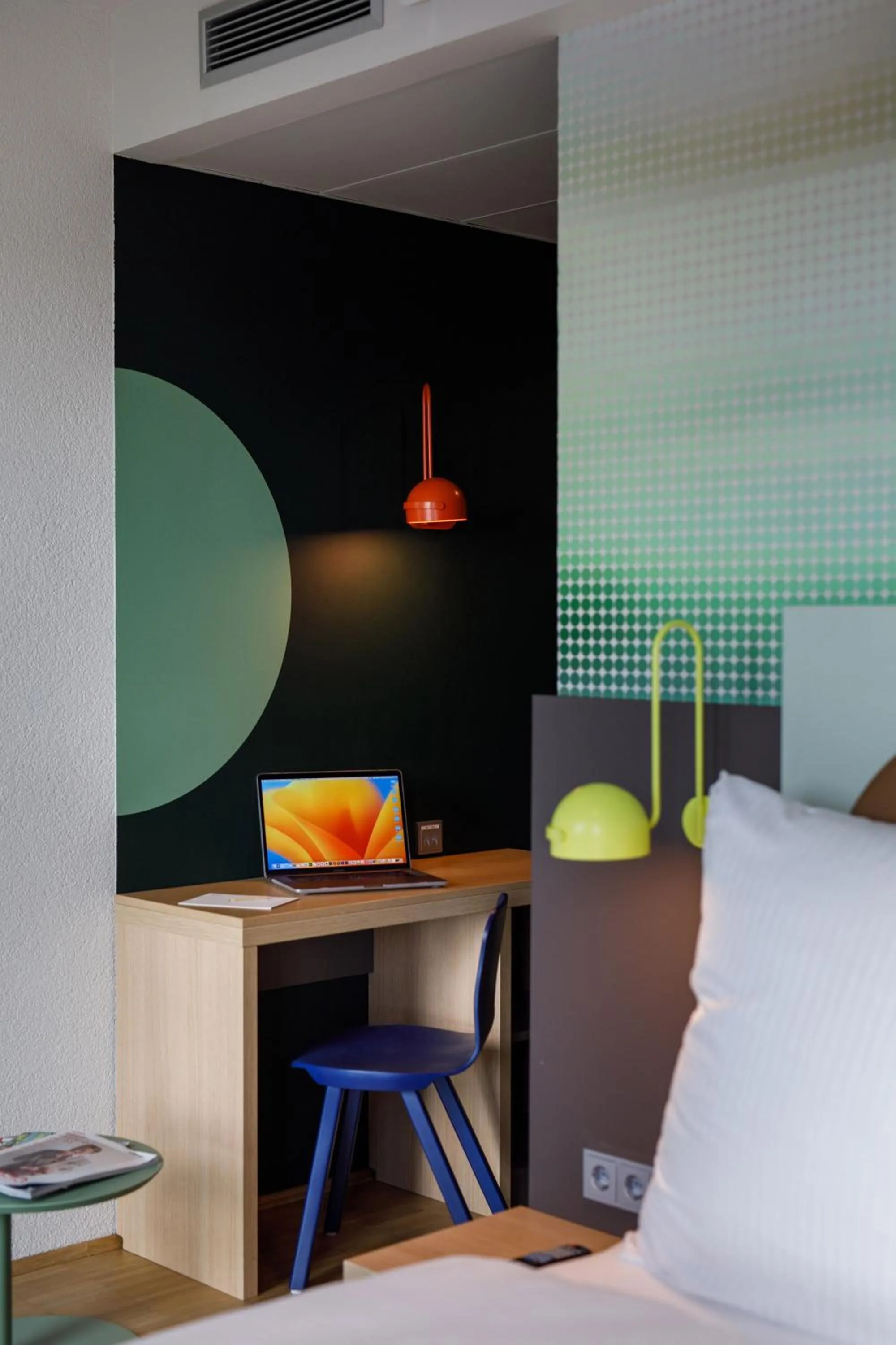 Photo of the whole room, Bed in LyvInn Hotel Frankfurt