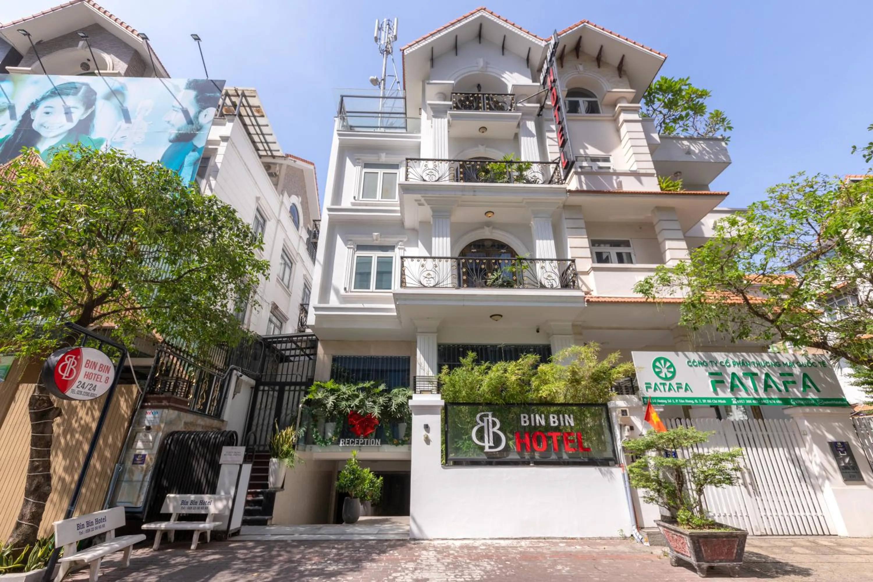 Property building in Bin Bin Hotel 8 - Near Sunrise City