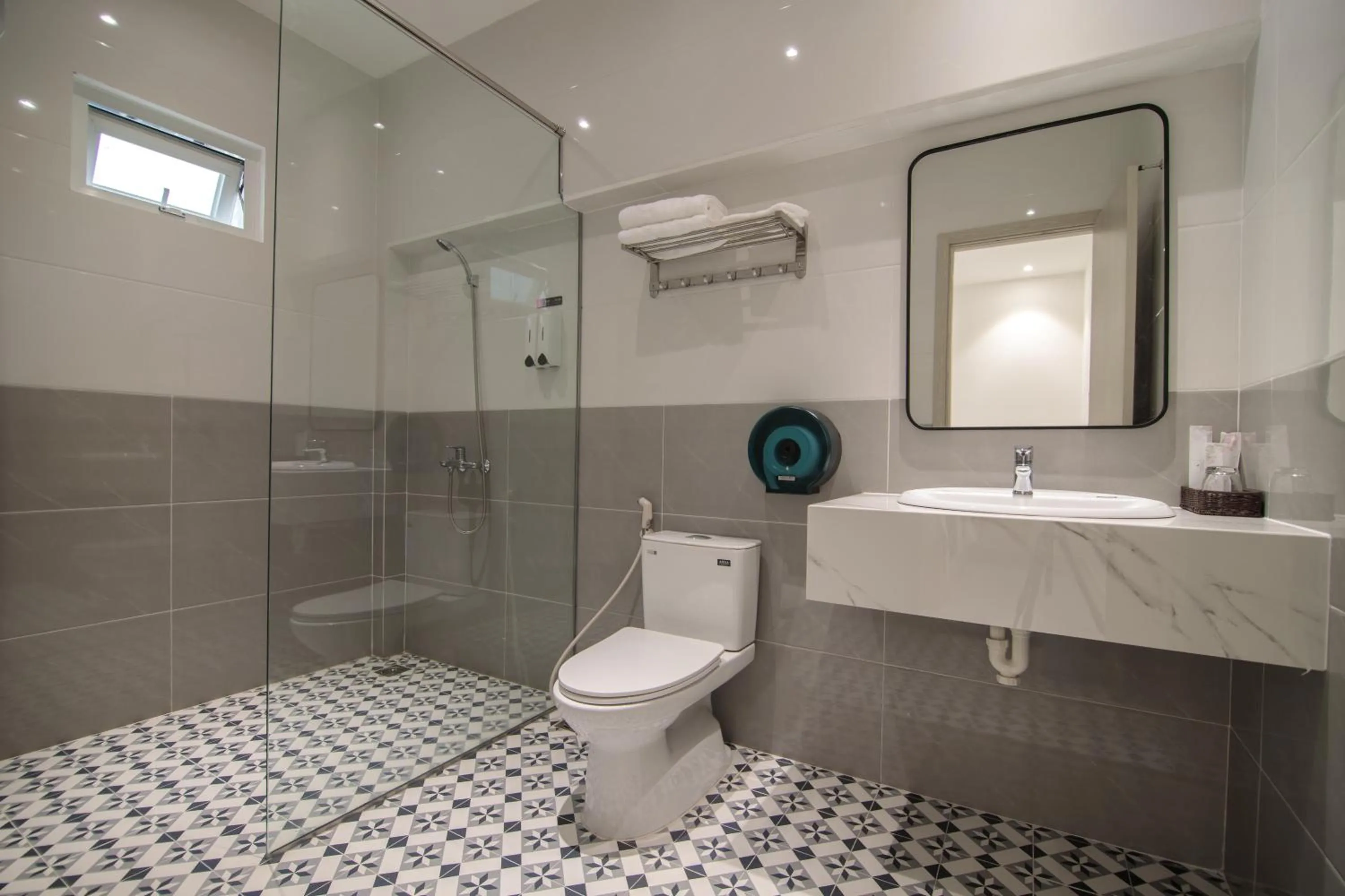 Property building in Bin Bin Hotel 8 - Near Sunrise City