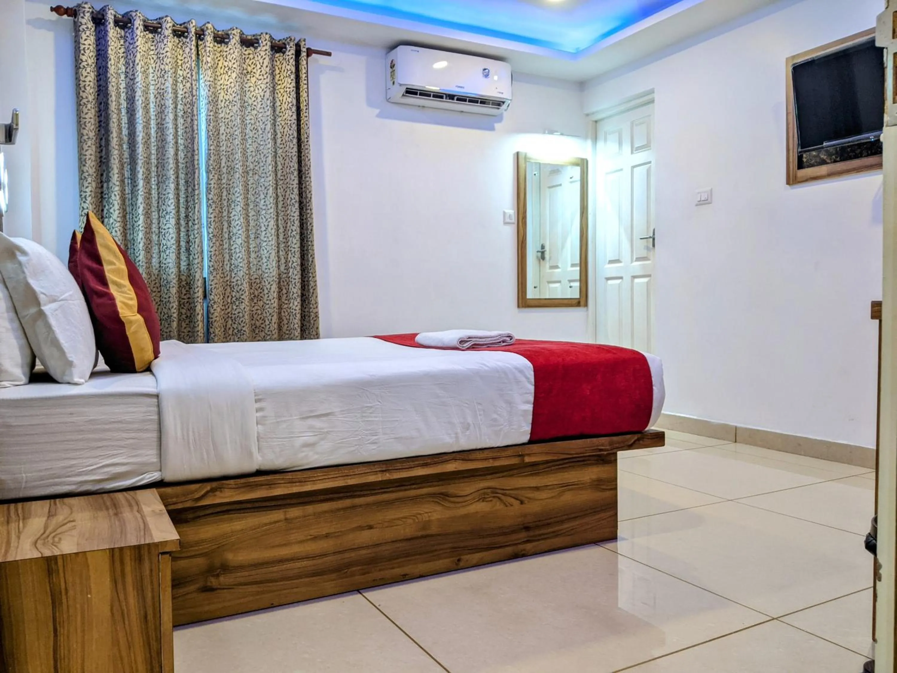 Bed in Hotel Feathers