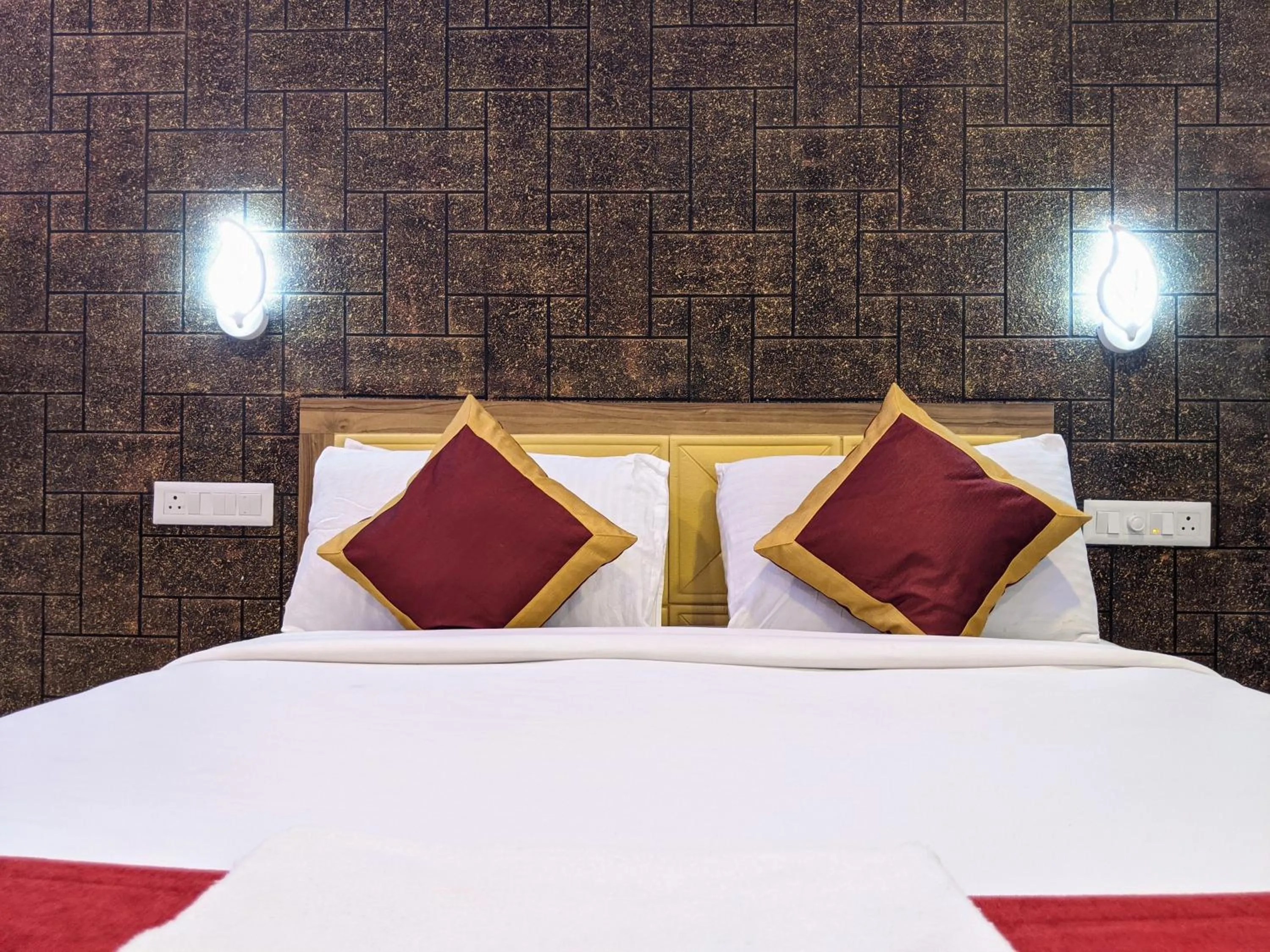 Bed in Hotel Feathers