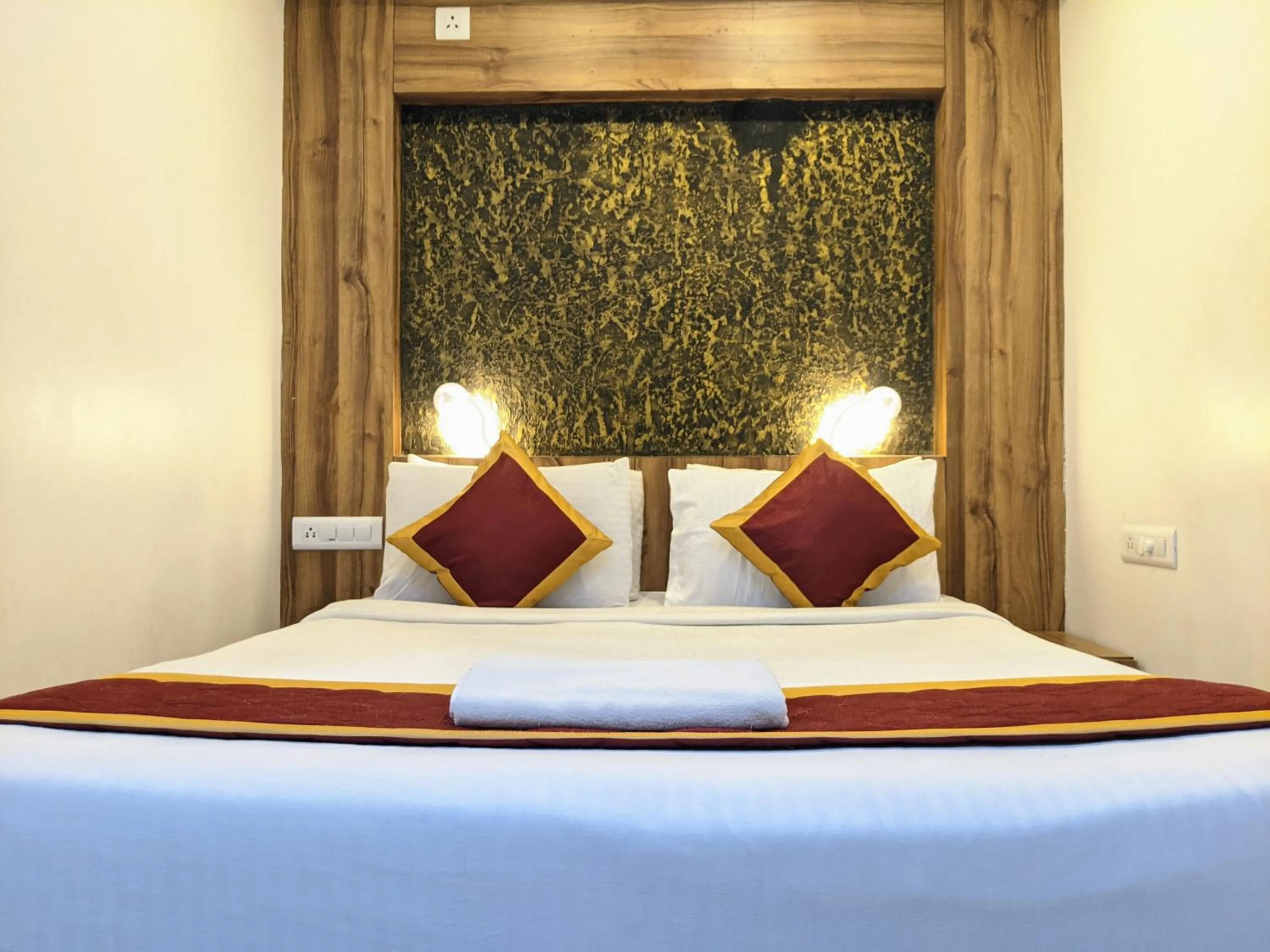 Bed in Hotel Feathers