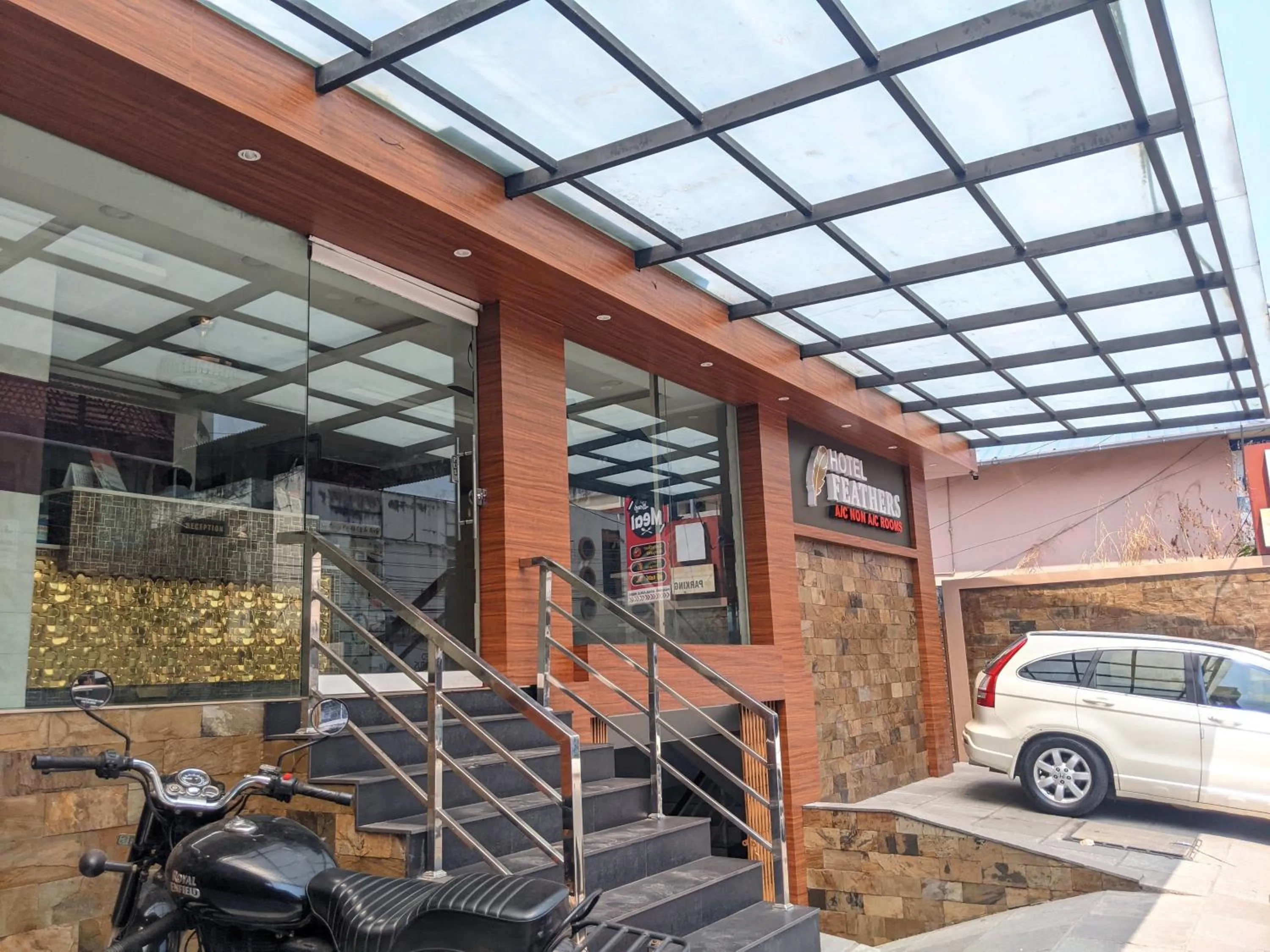 Facade/entrance in Hotel Feathers