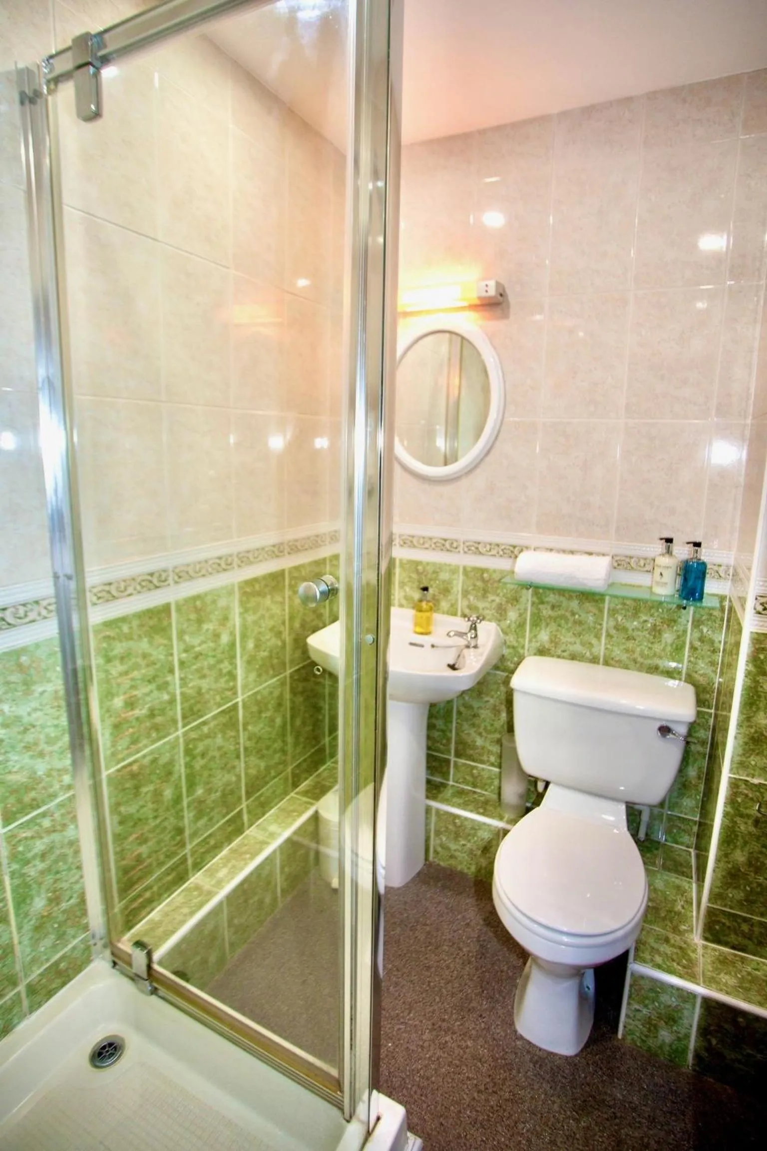 Bathroom in Sir William Hotel