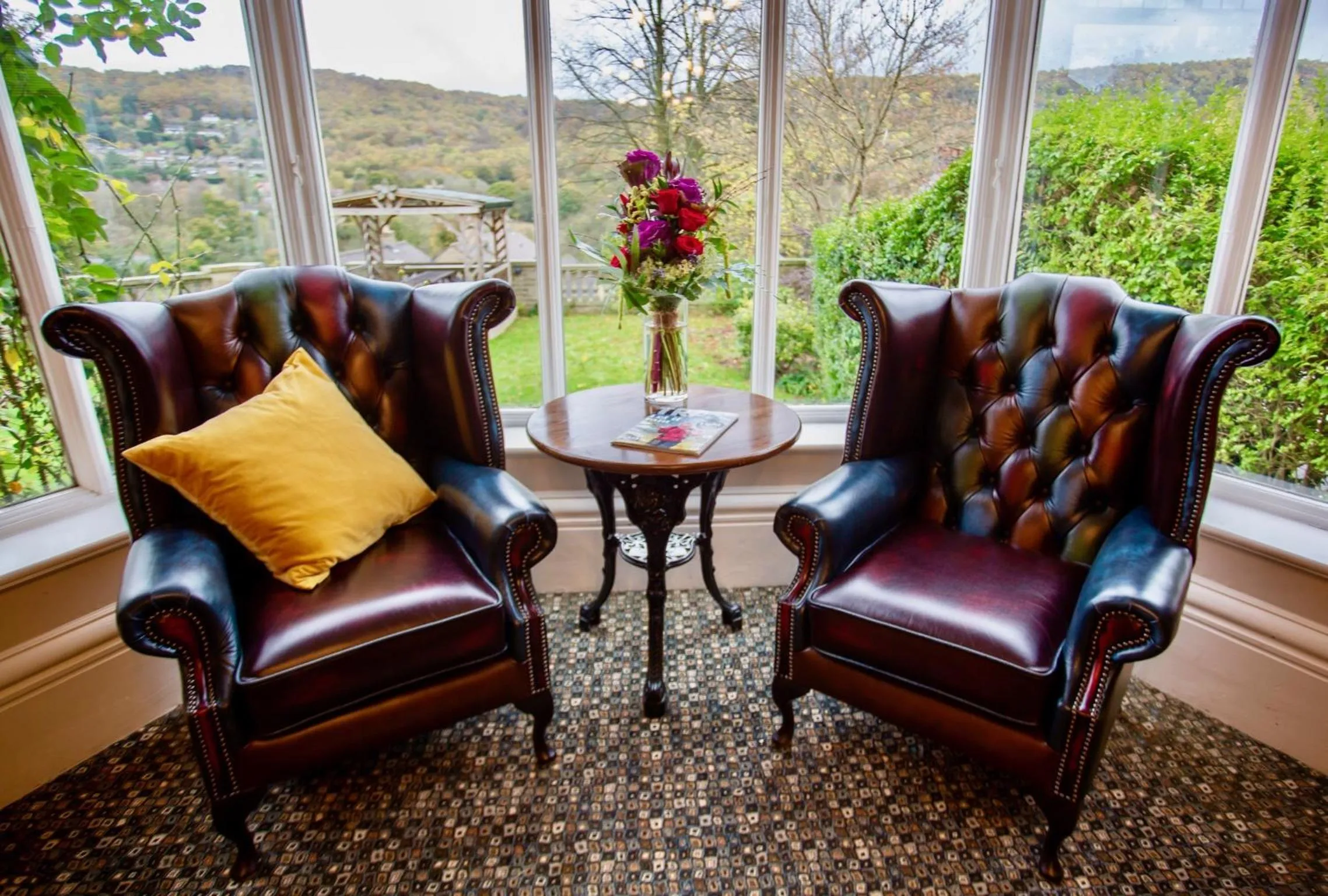 Living room in Sir William Hotel