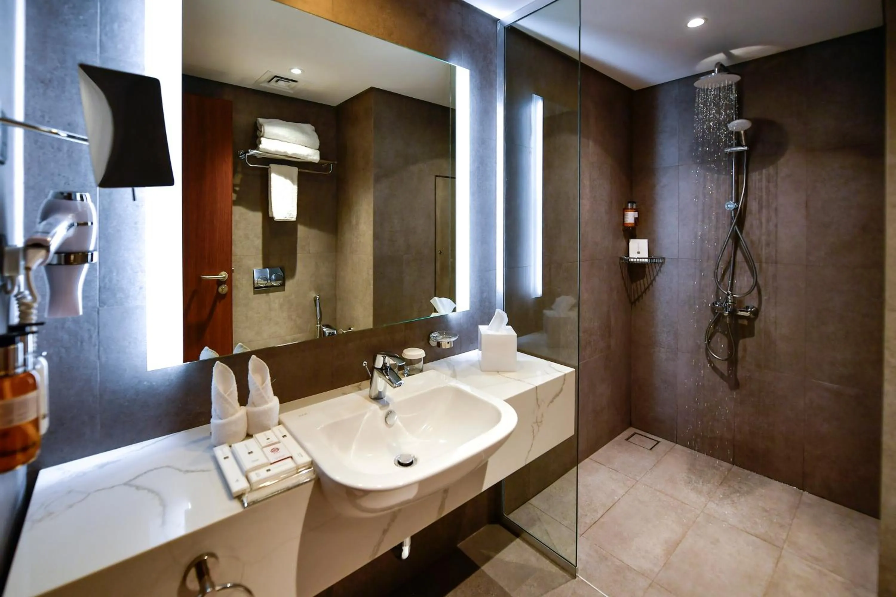 Shower in Comfort Hotel Riyadh Olaya