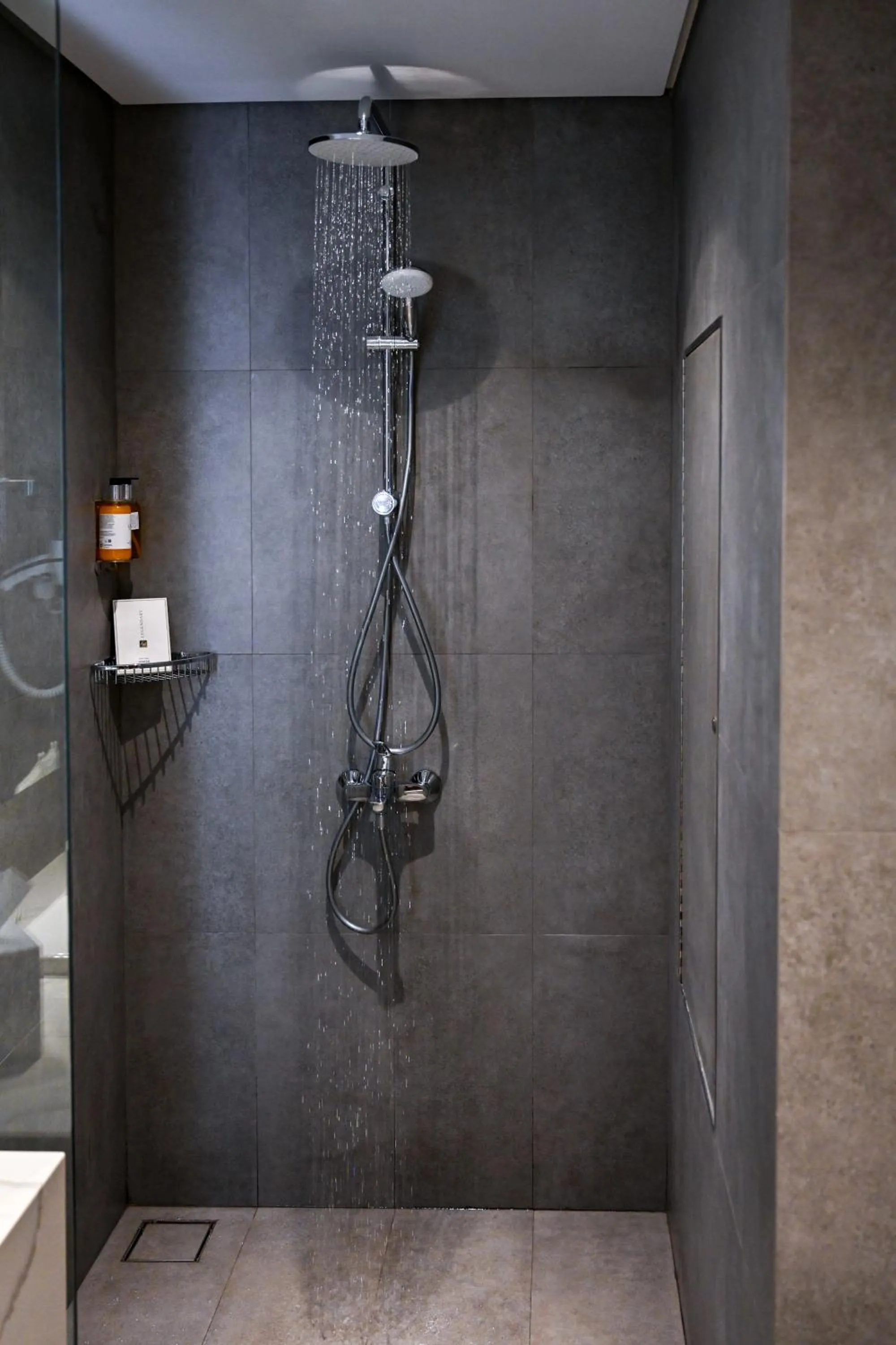 Shower in Comfort Hotel Riyadh Olaya
