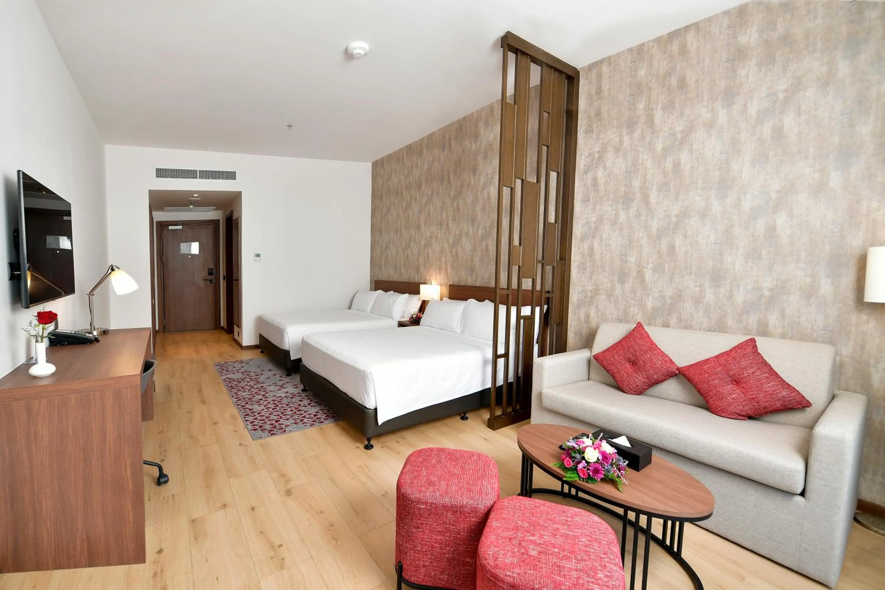 Living room, Bed in Comfort Hotel Riyadh Olaya