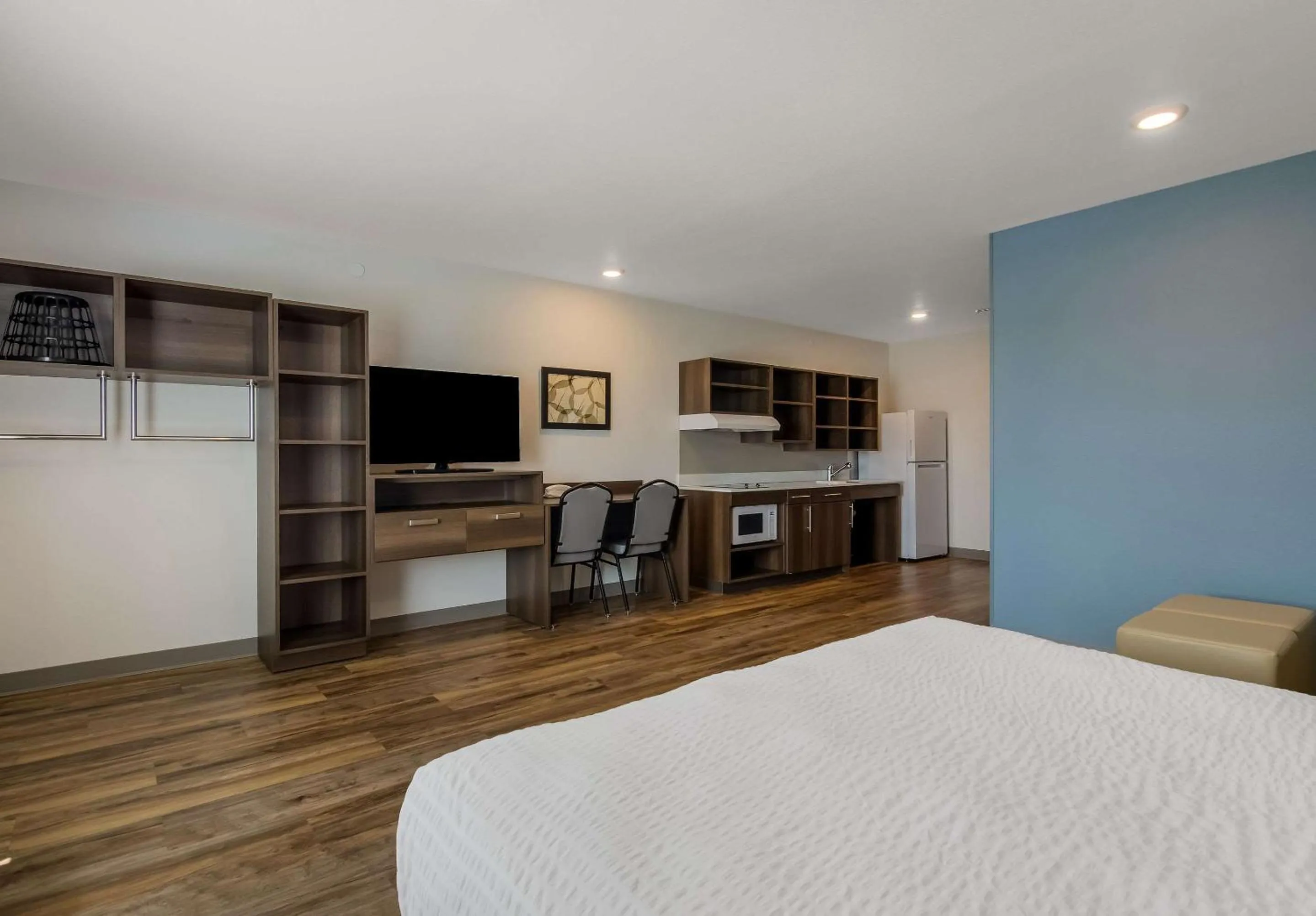 Bedroom, Bed in WoodSpring Suites Roanoke