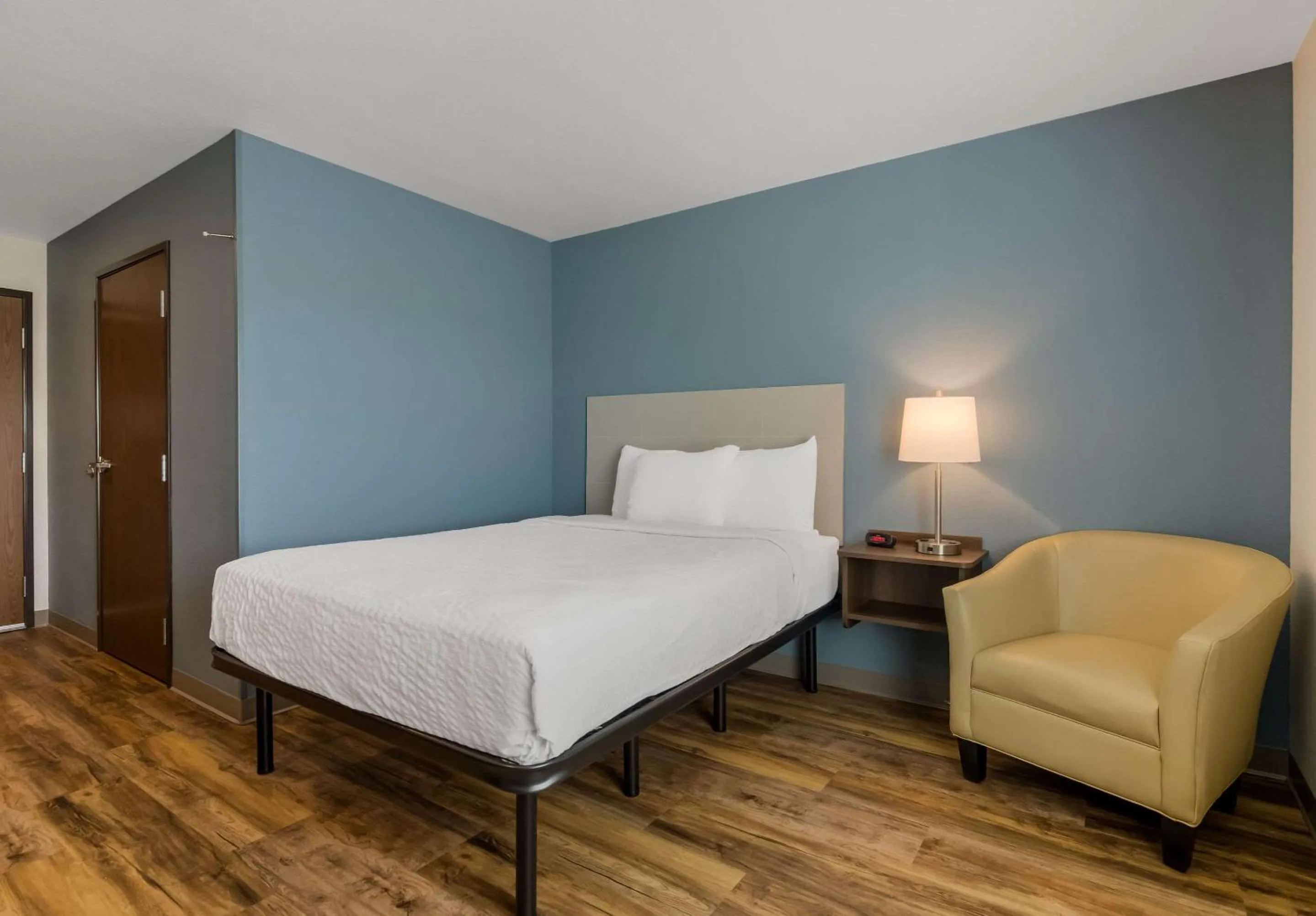 Bedroom, Bed in WoodSpring Suites Roanoke