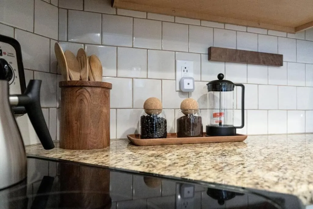 Coffee/tea facilities in The Celebrity - Free Parking, Central, Vanderbilt