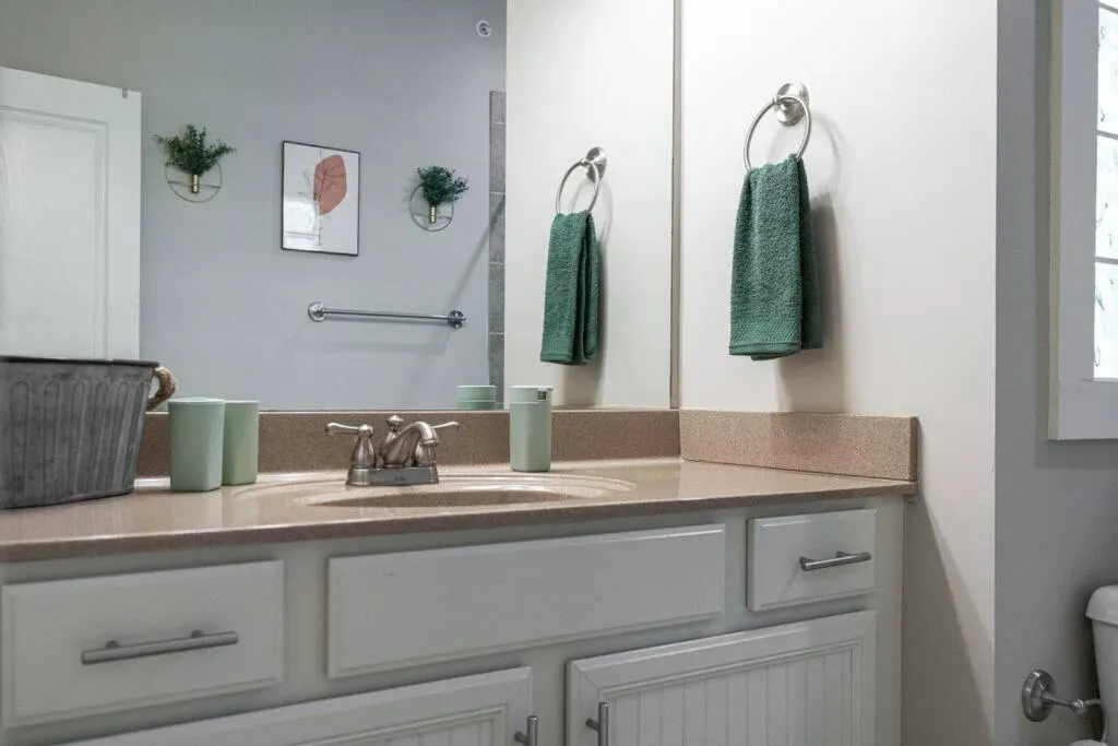 Bathroom in The Celebrity - Free Parking, Central, Vanderbilt