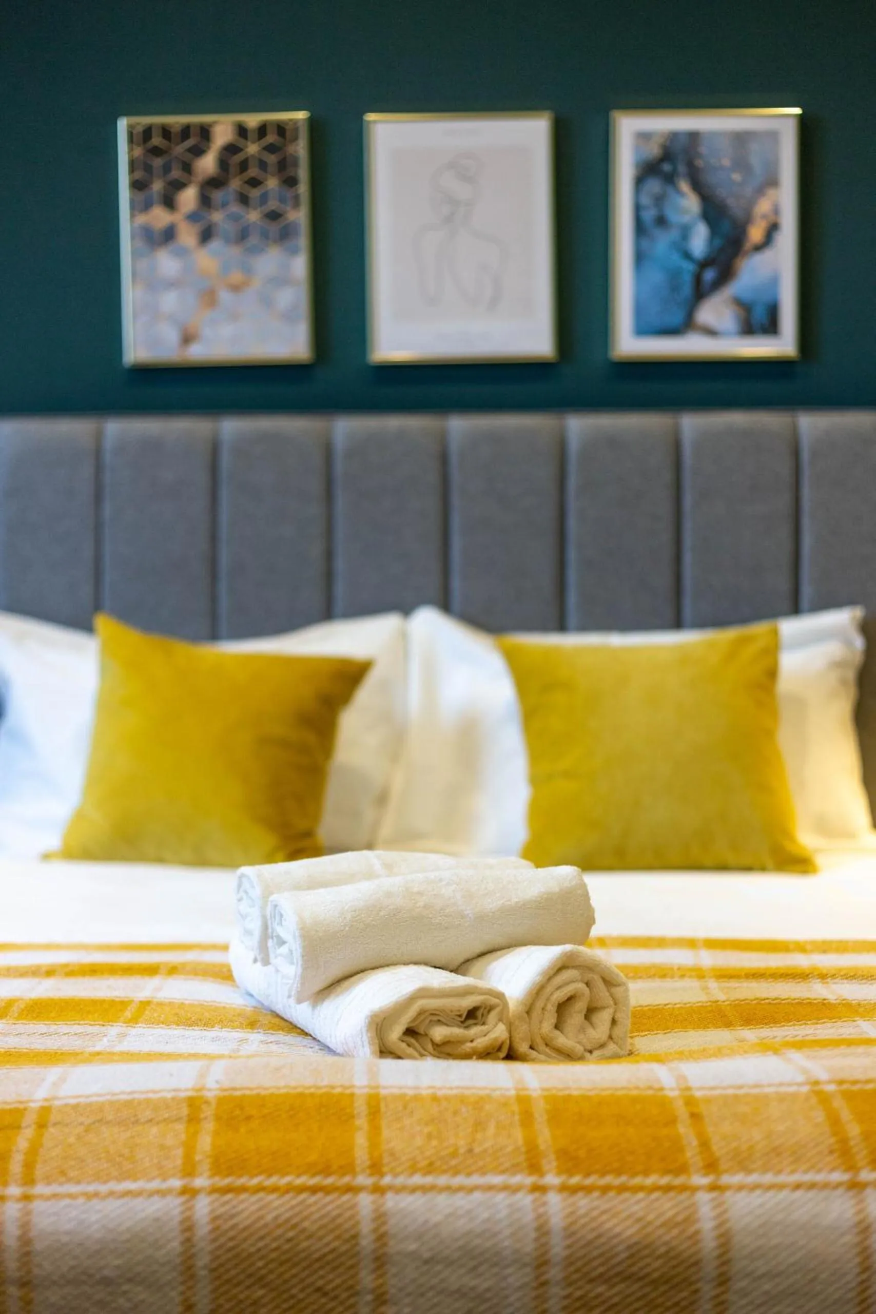 Bedroom in Royal 2bed apartment City Center