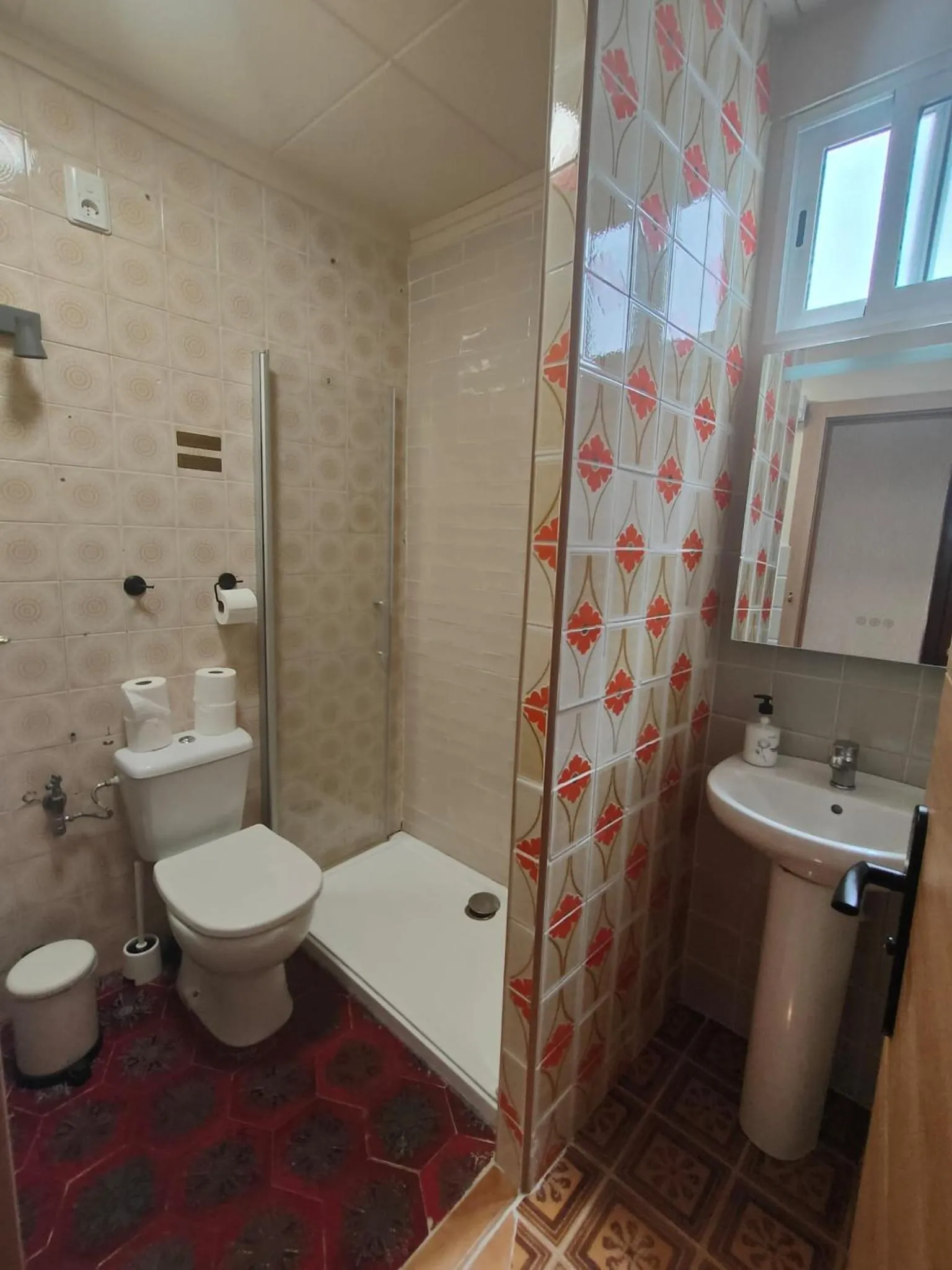 Living room in Pensión Benavente AP-7 3min coche Playa 5 min Self check-in 24h