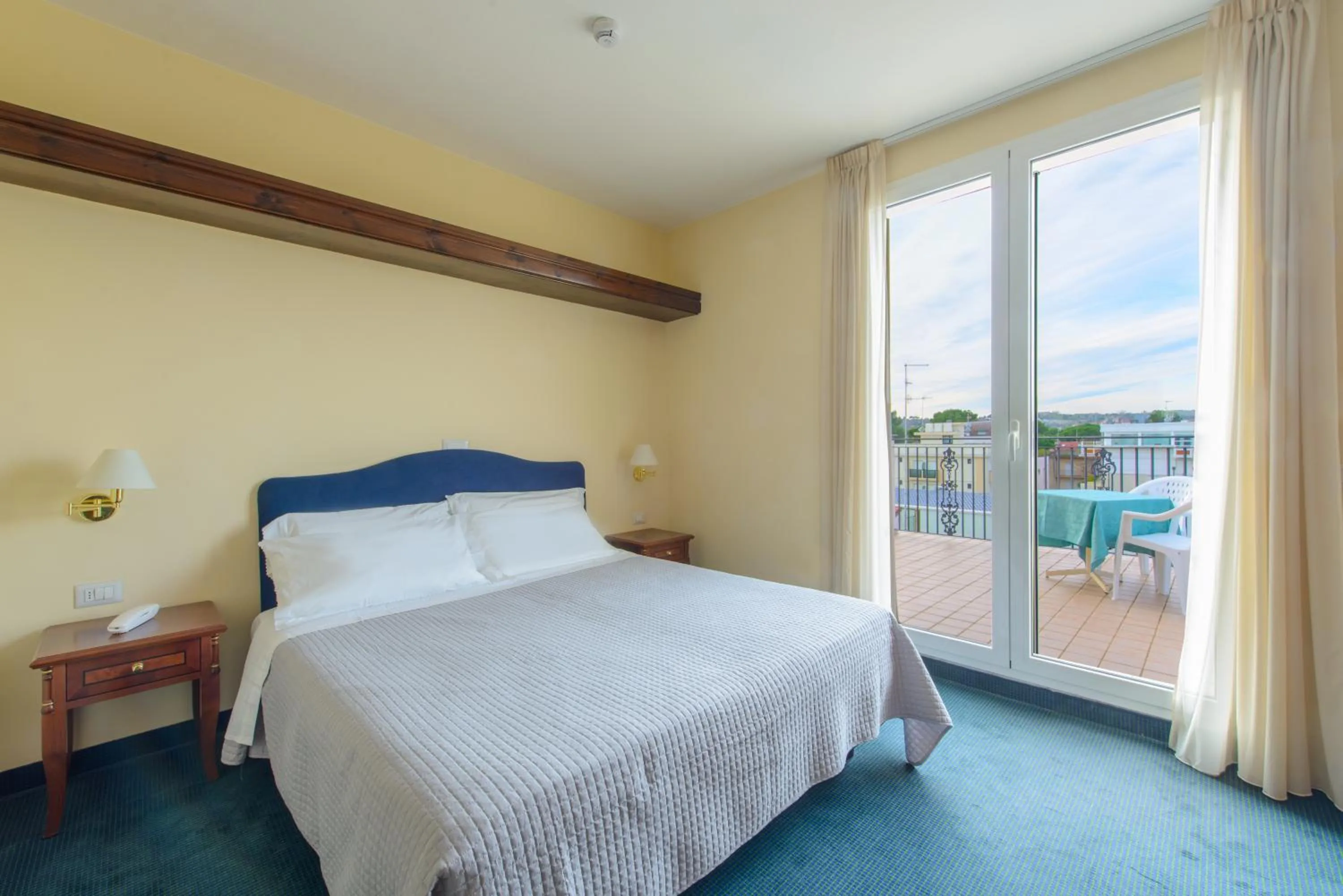 View (from property/room), Bed in Palace Hotel Domus Mea Riccione