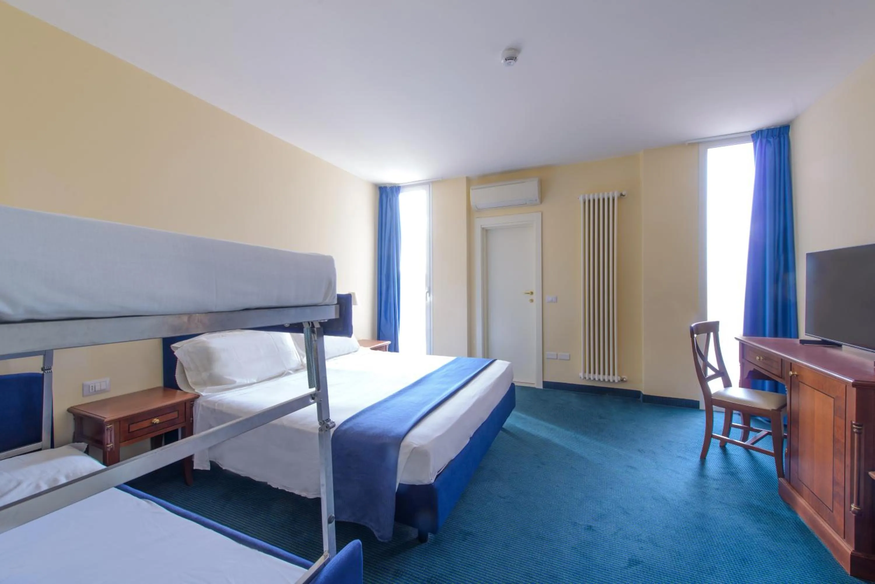 Bed in Palace Hotel Domus Mea Riccione