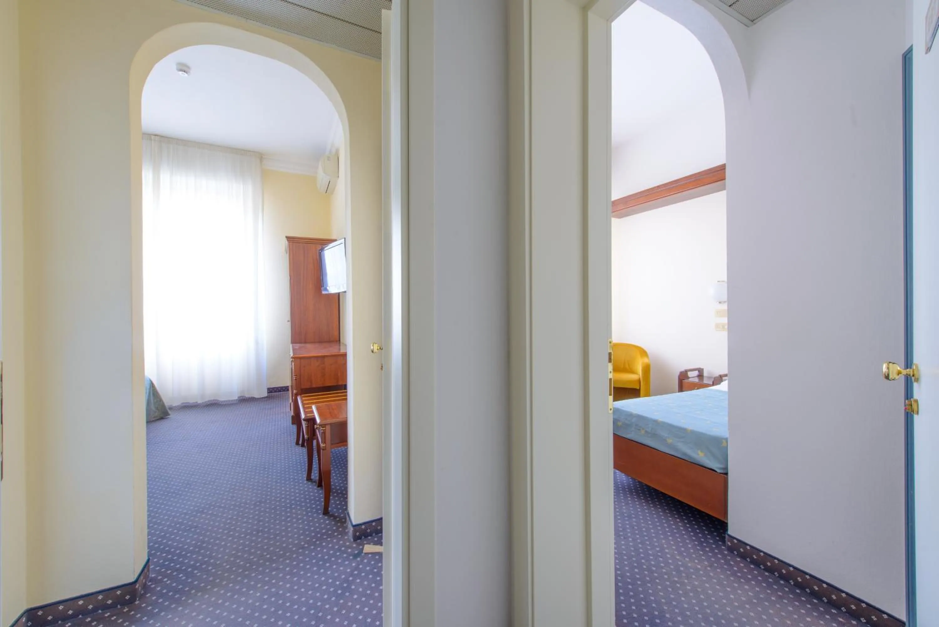 Facade/entrance, Bed in Palace Hotel Domus Mea Riccione