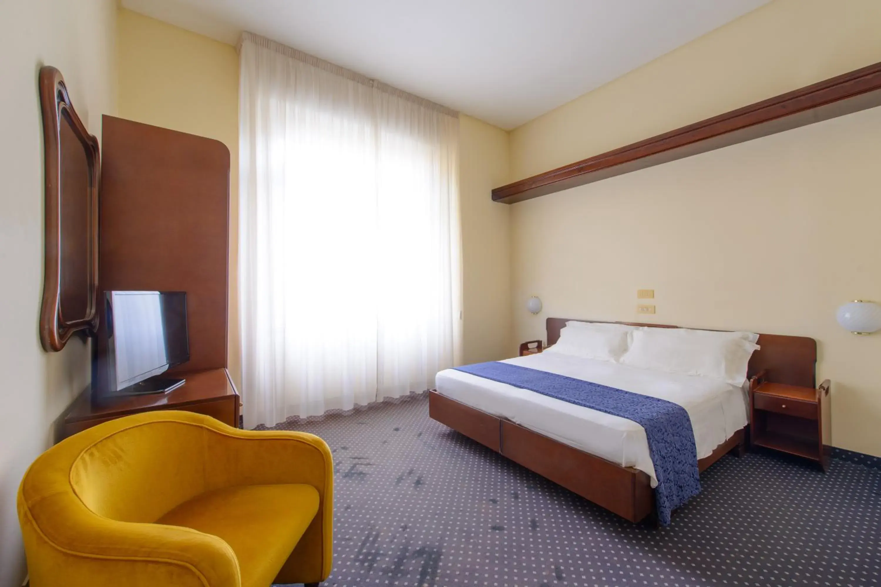 Economy Triple Room in Palace Hotel Domus Mea Riccione Economy Triple Room in Palace Hotel Domus Mea Riccione