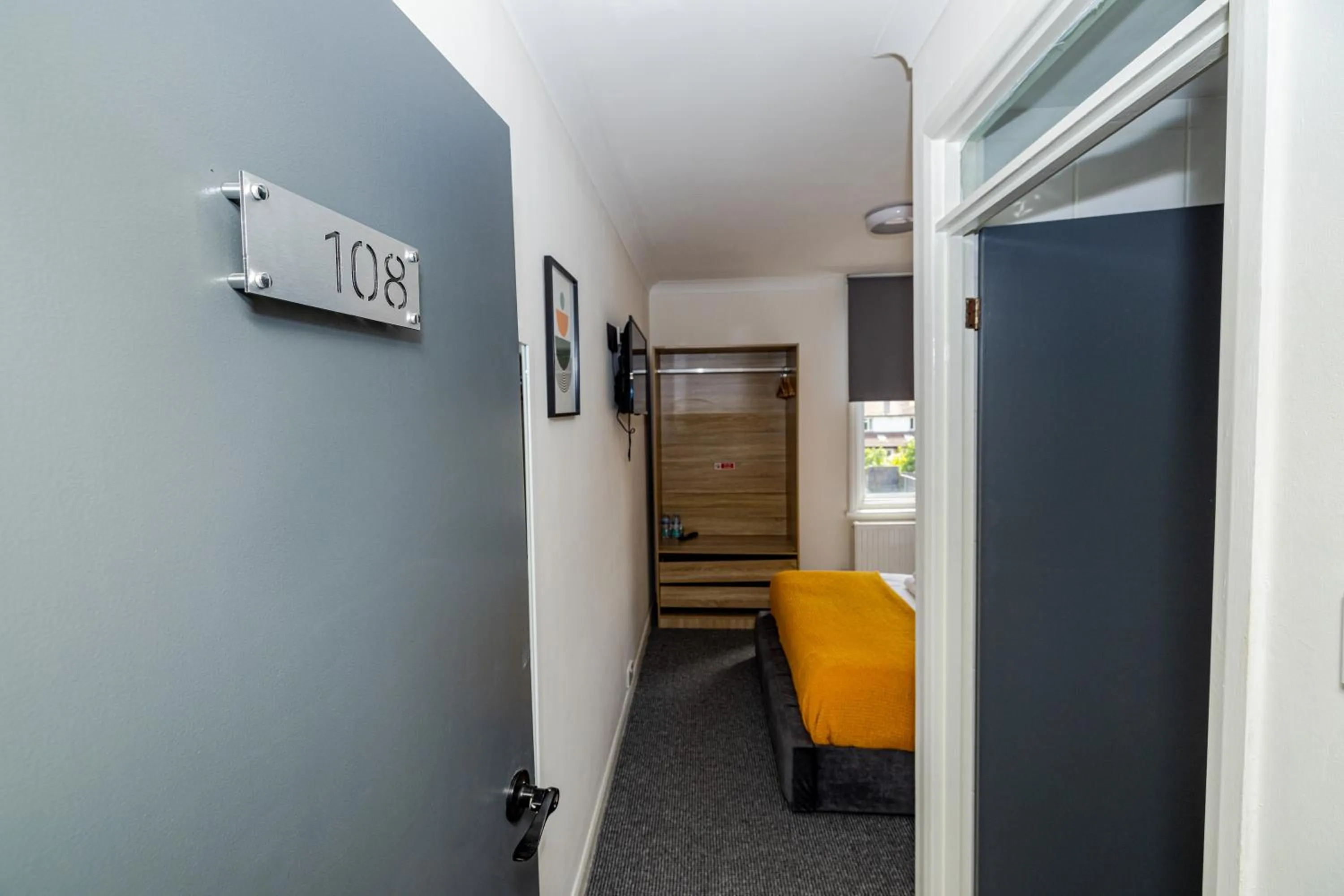 Bedroom in Woodford Hotel