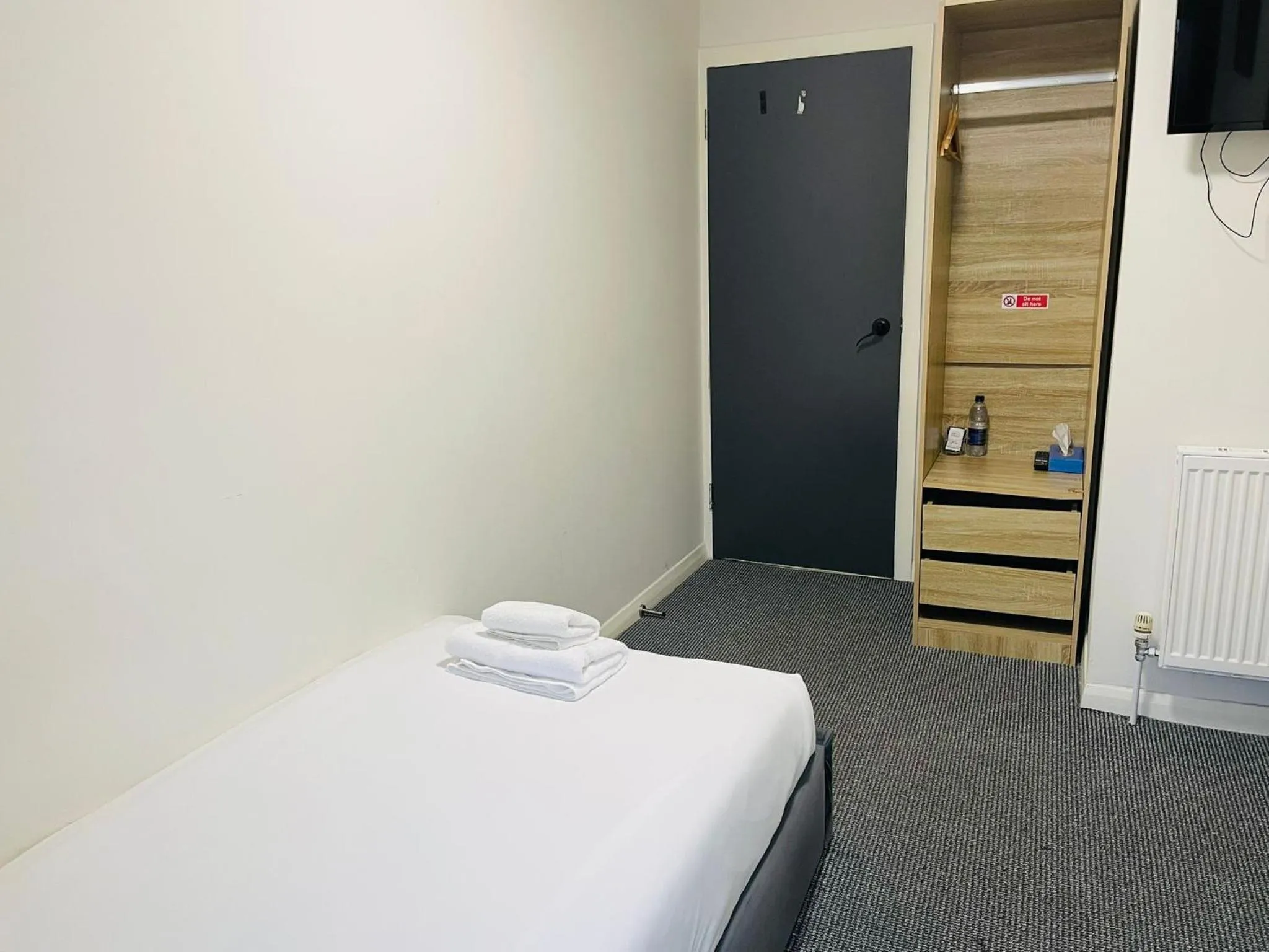 Bedroom, Bed in Woodford Hotel