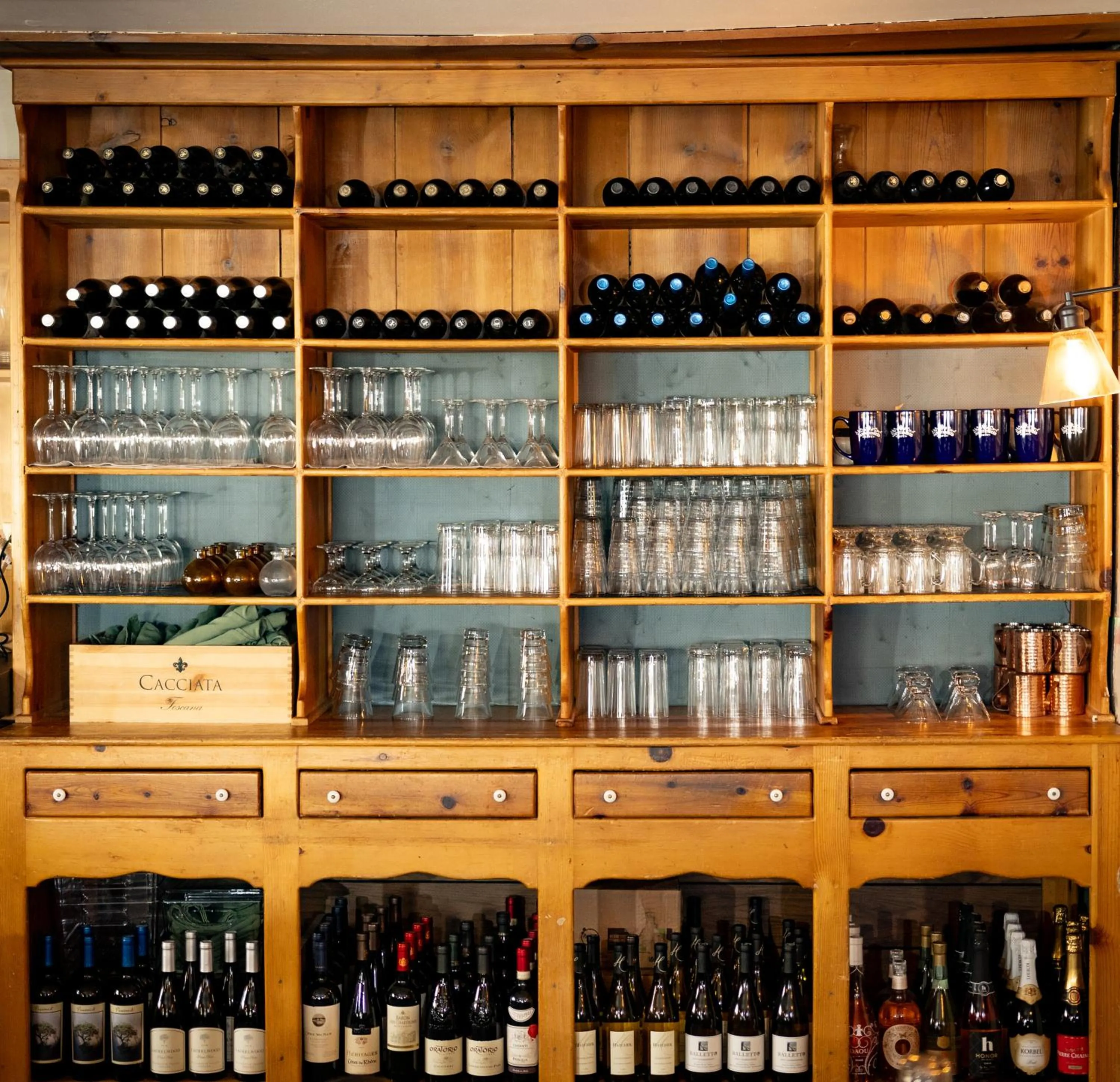 Restaurant/places to eat in Desolation Hotel Hope Valley