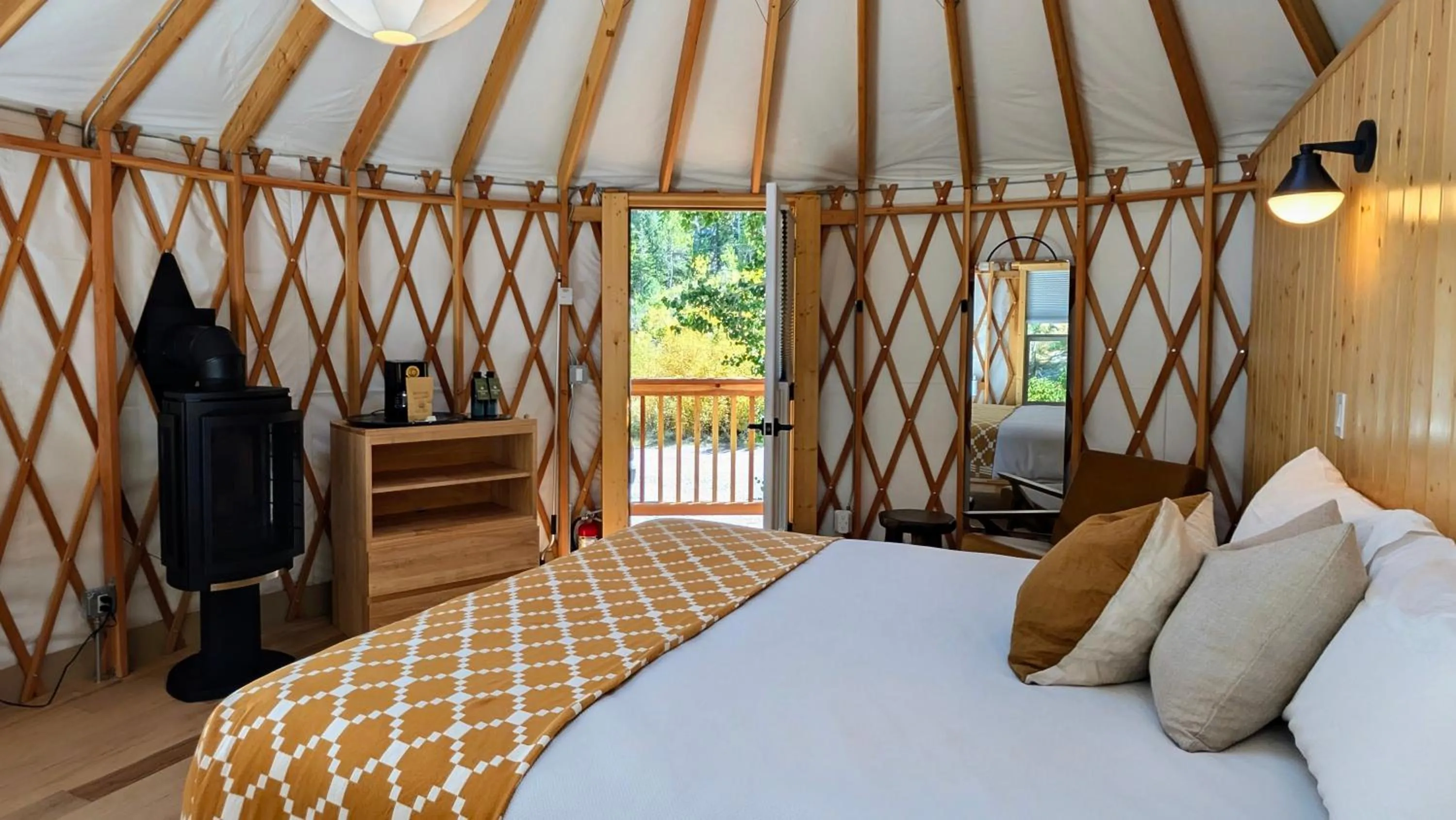 Bed in Desolation Hotel Hope Valley