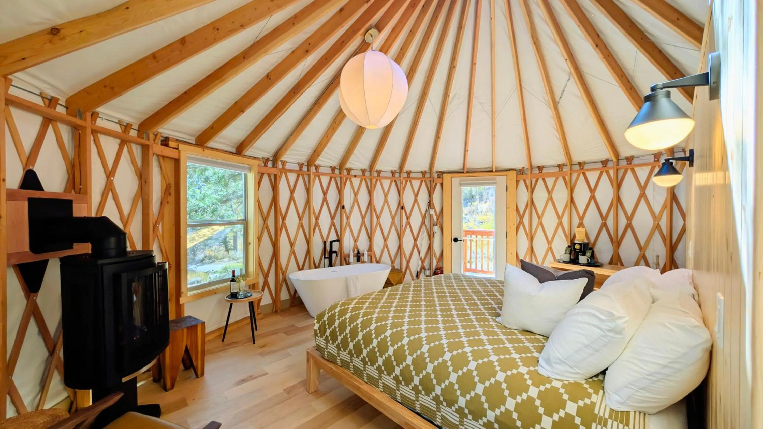 Bed in Desolation Hotel Hope Valley