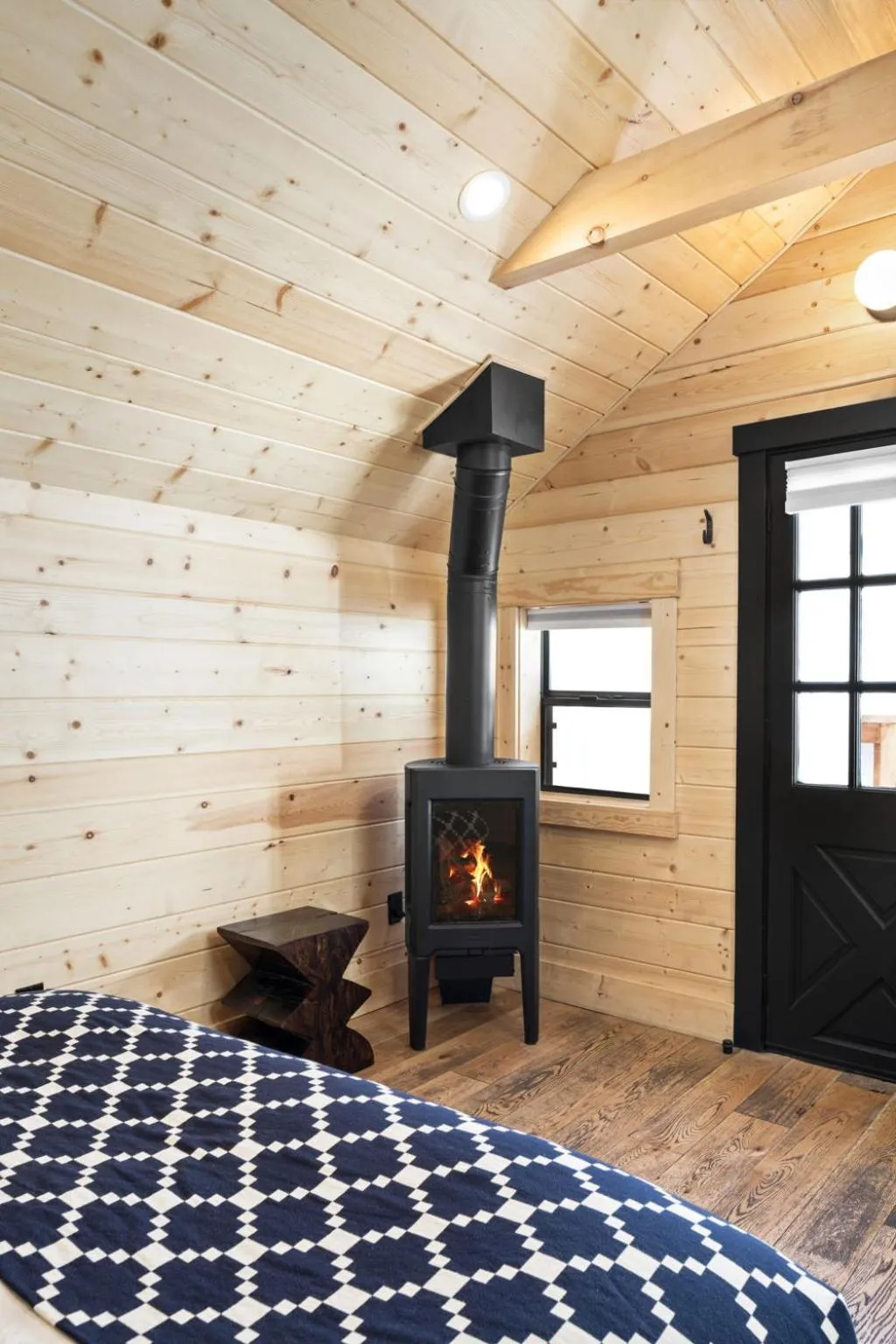 flat iron, Bed in Desolation Hotel Hope Valley