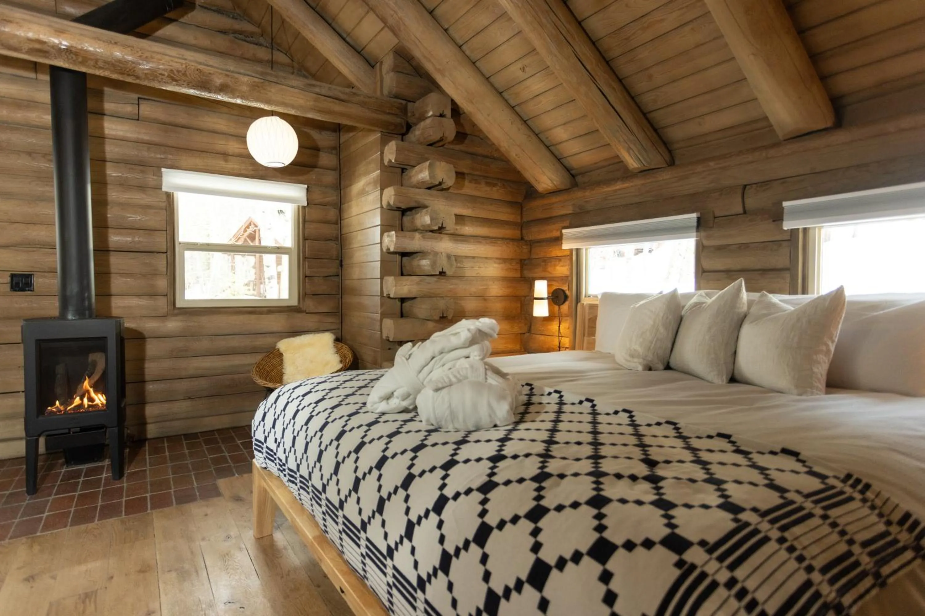 Bedroom, Bed in Desolation Hotel Hope Valley