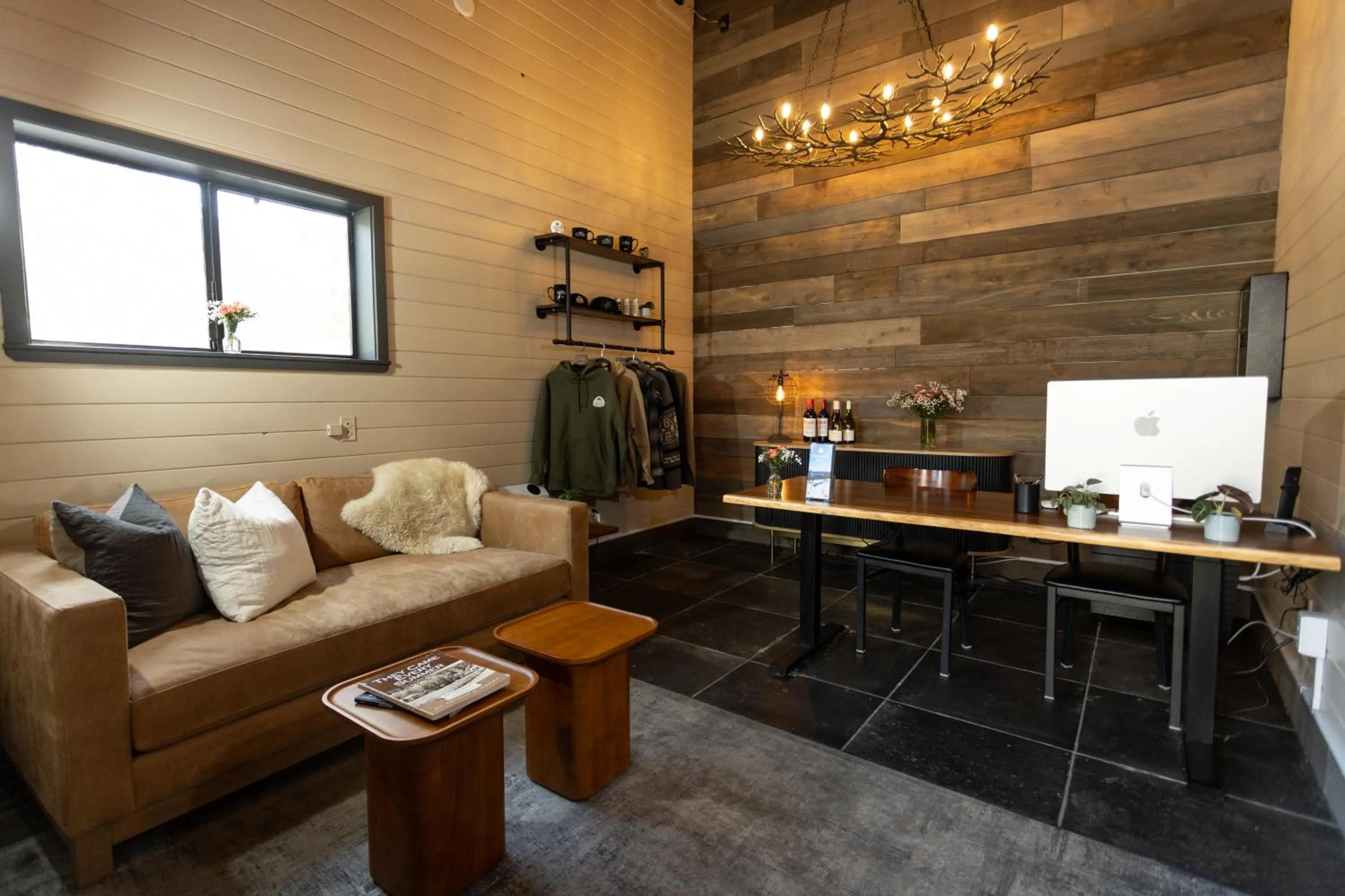 Lobby or reception in Desolation Hotel Hope Valley