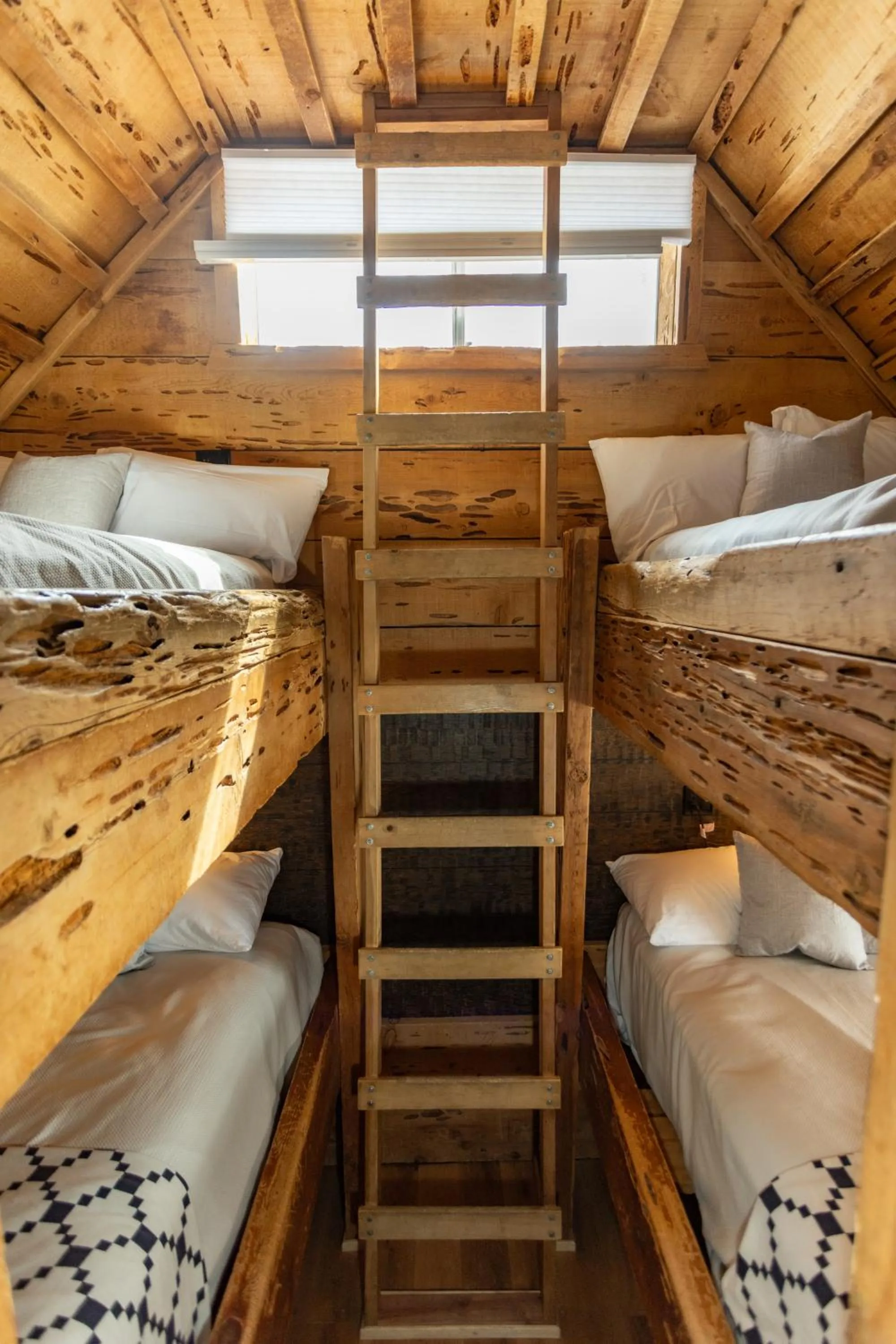 Bedroom, Bed in Desolation Hotel Hope Valley