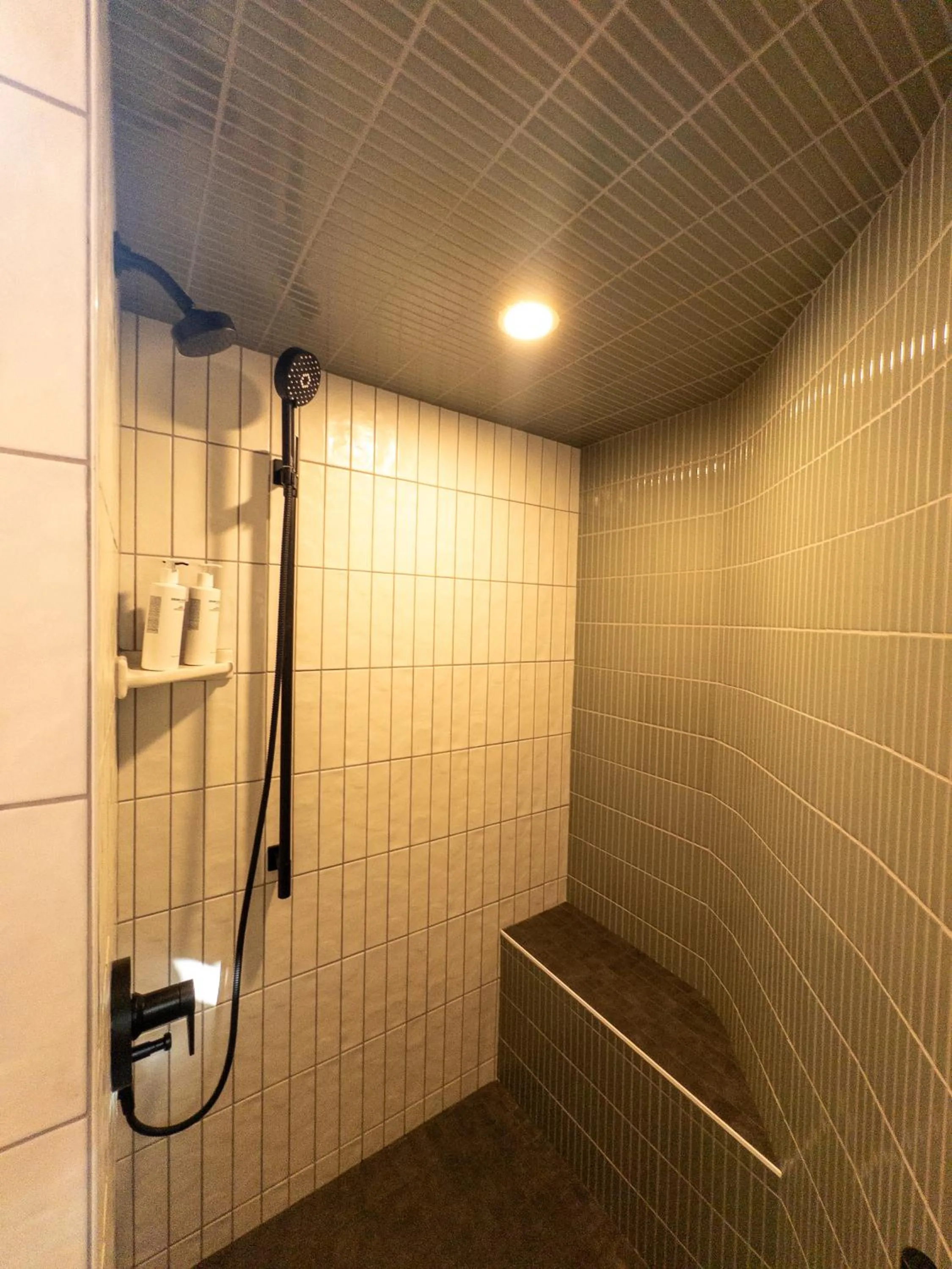 Desolation Hotel Hope Valley