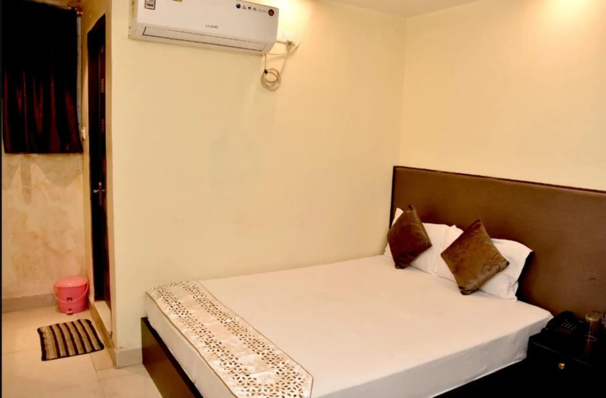 Bed in Hotel Maple Inn, Patna