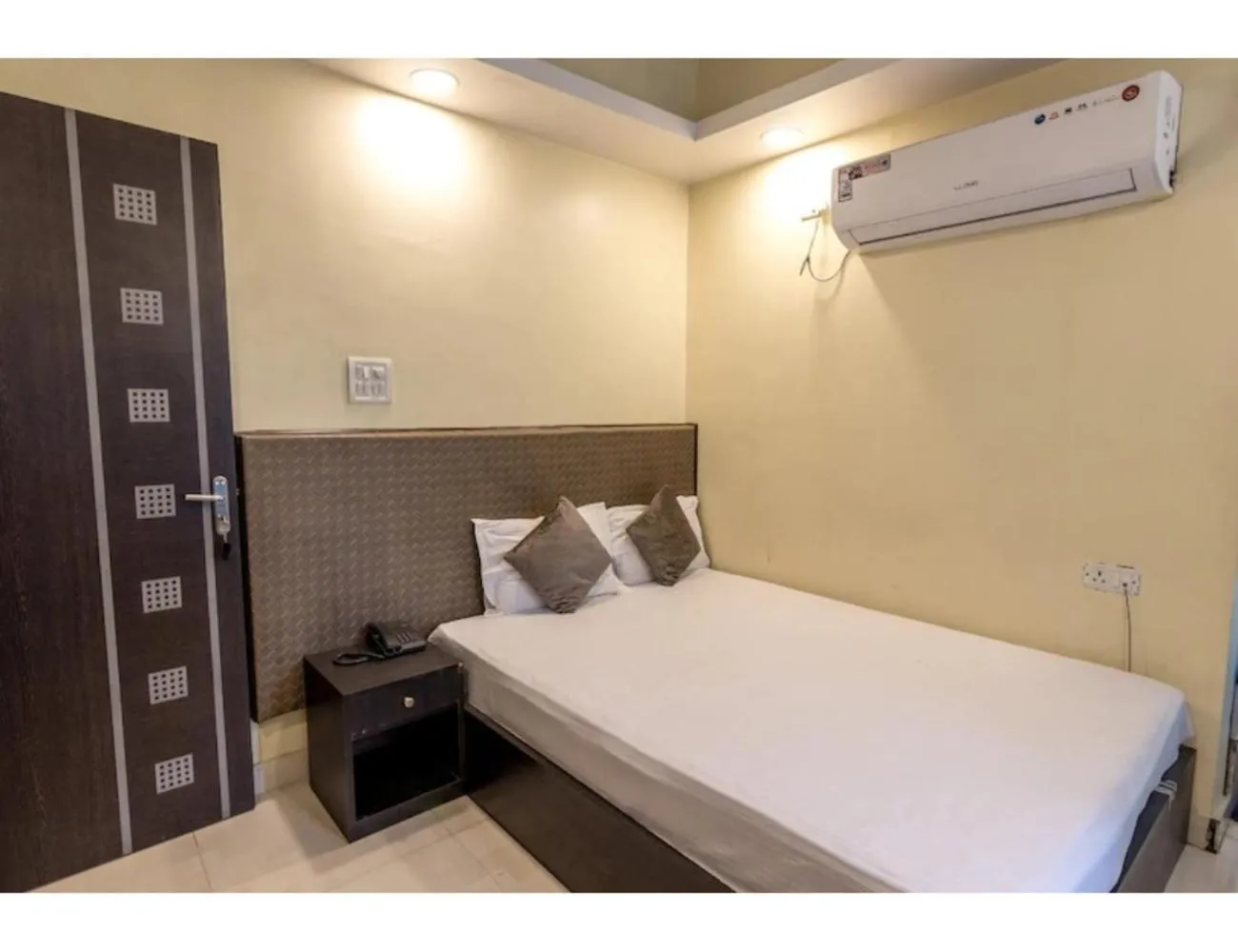 Bed in Hotel Maple Inn, Patna