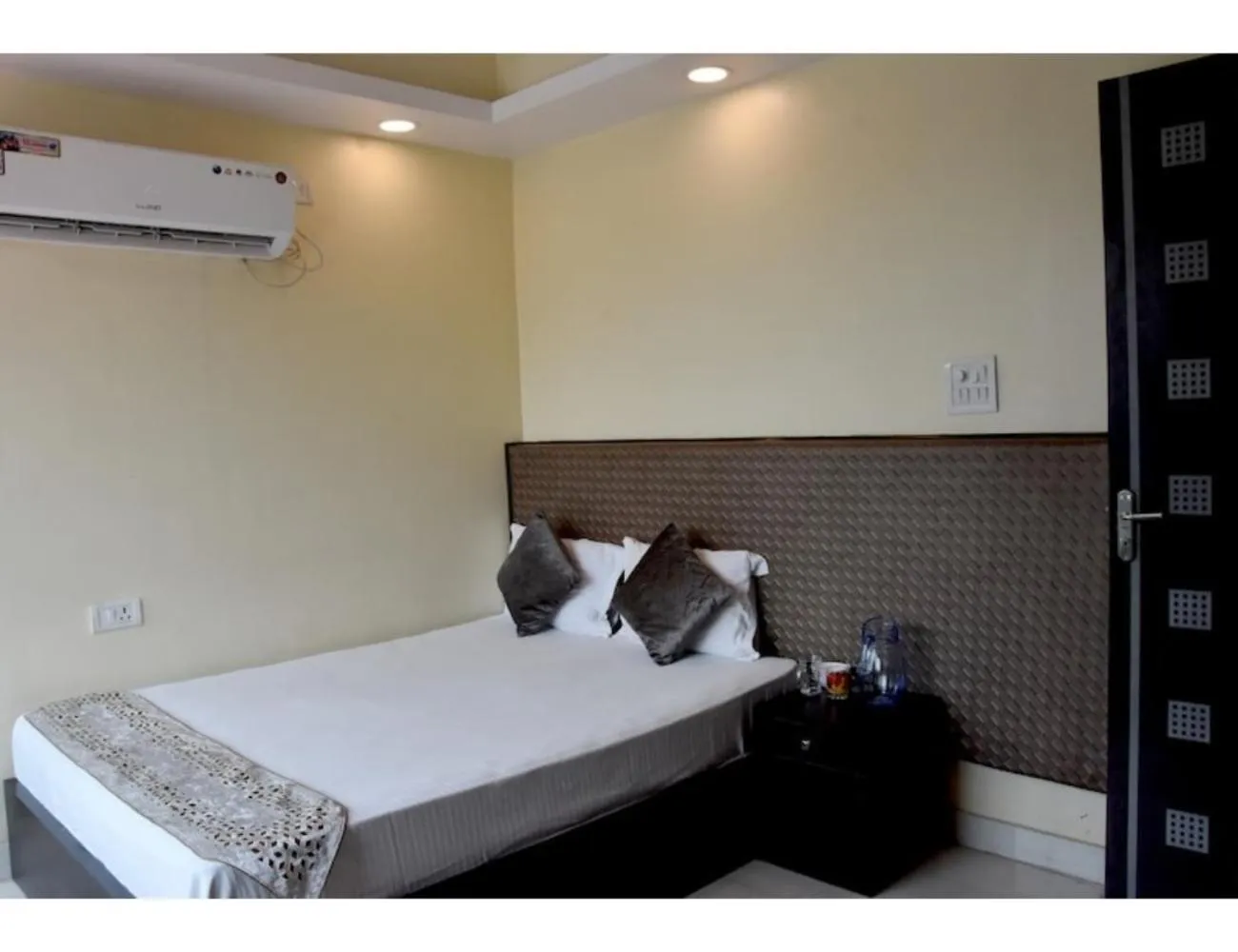 Bed in Hotel Maple Inn, Patna