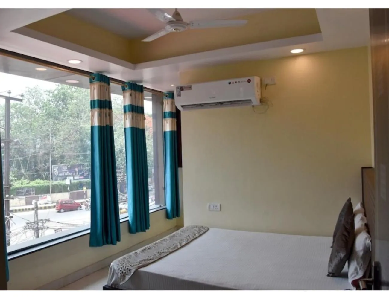 Bed in Hotel Maple Inn, Patna