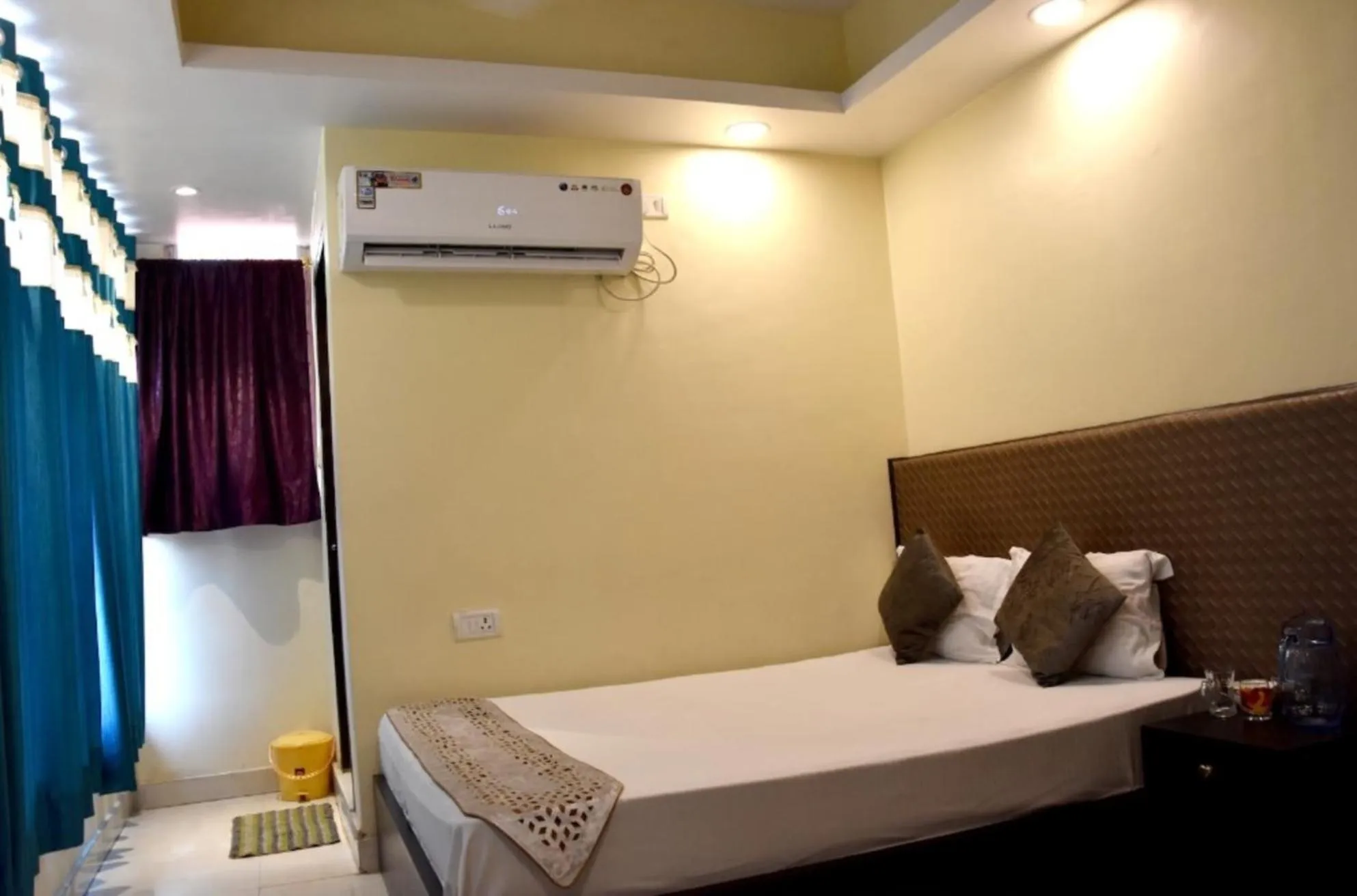 Bed in Hotel Maple Inn, Patna